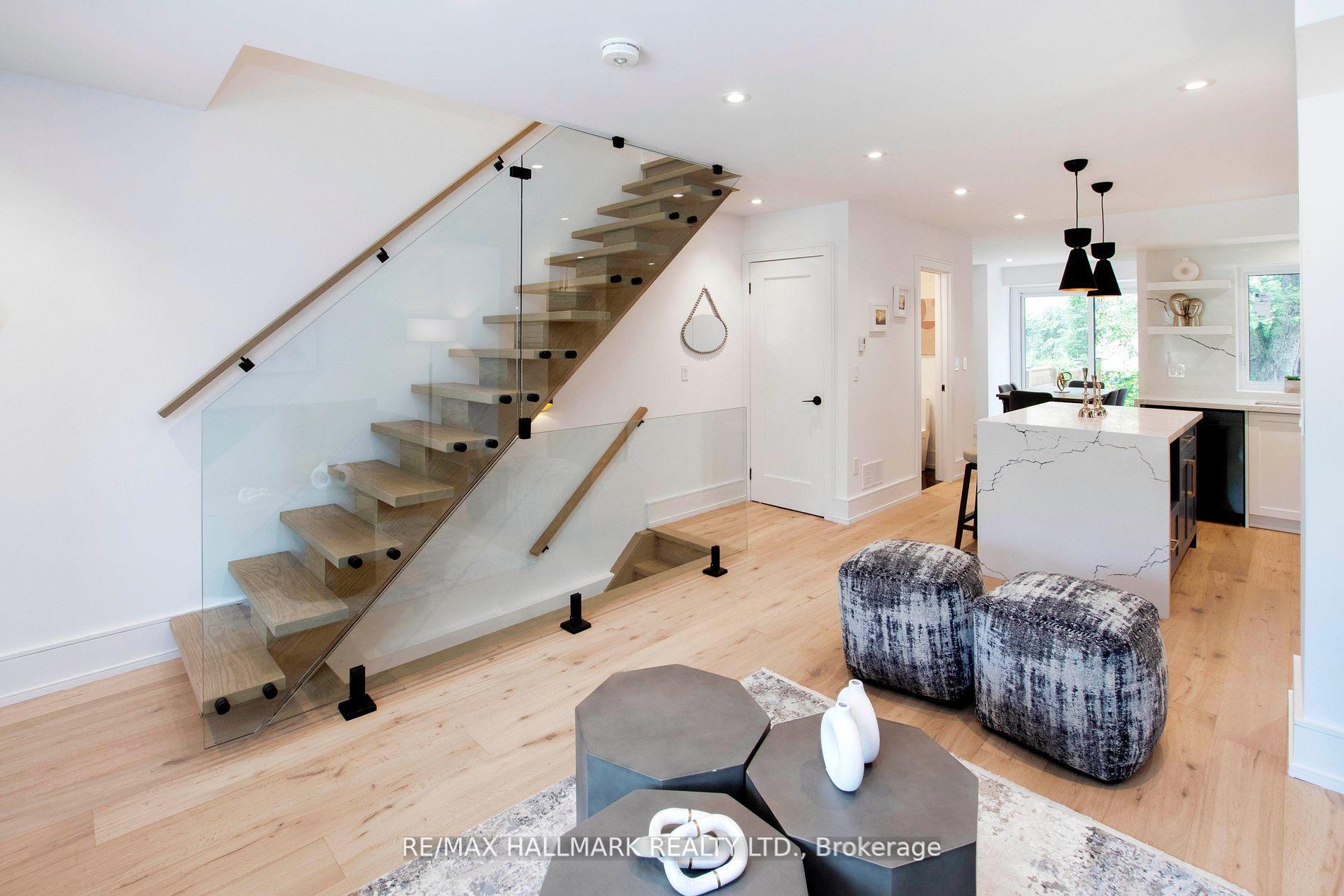 Photo 8 of 1 1/2 Delaney Crescent, Toronto, Little Portugal — HOMEH
