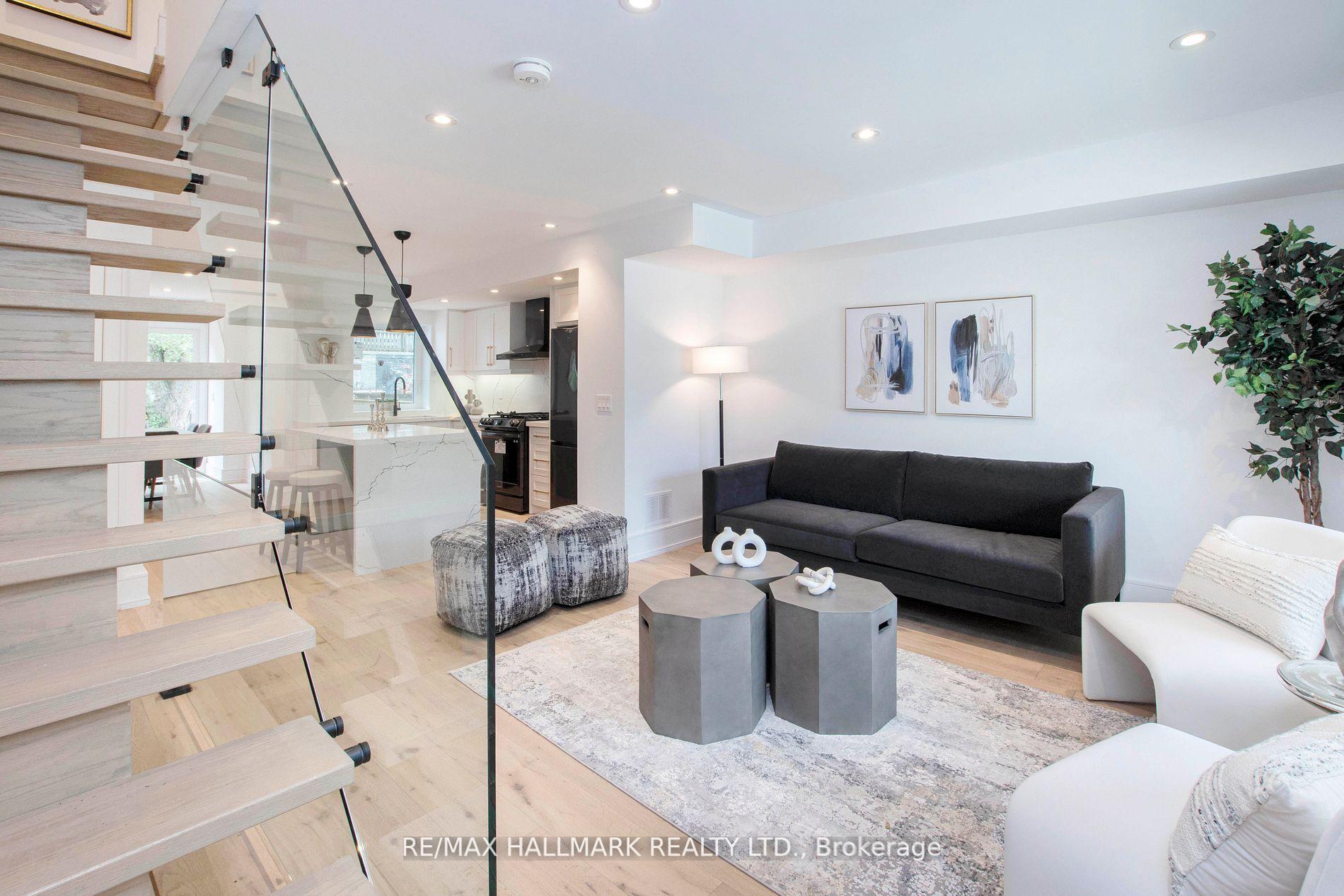 Photo 10 of 1 1/2 Delaney Crescent, Toronto, Little Portugal — HOMEH