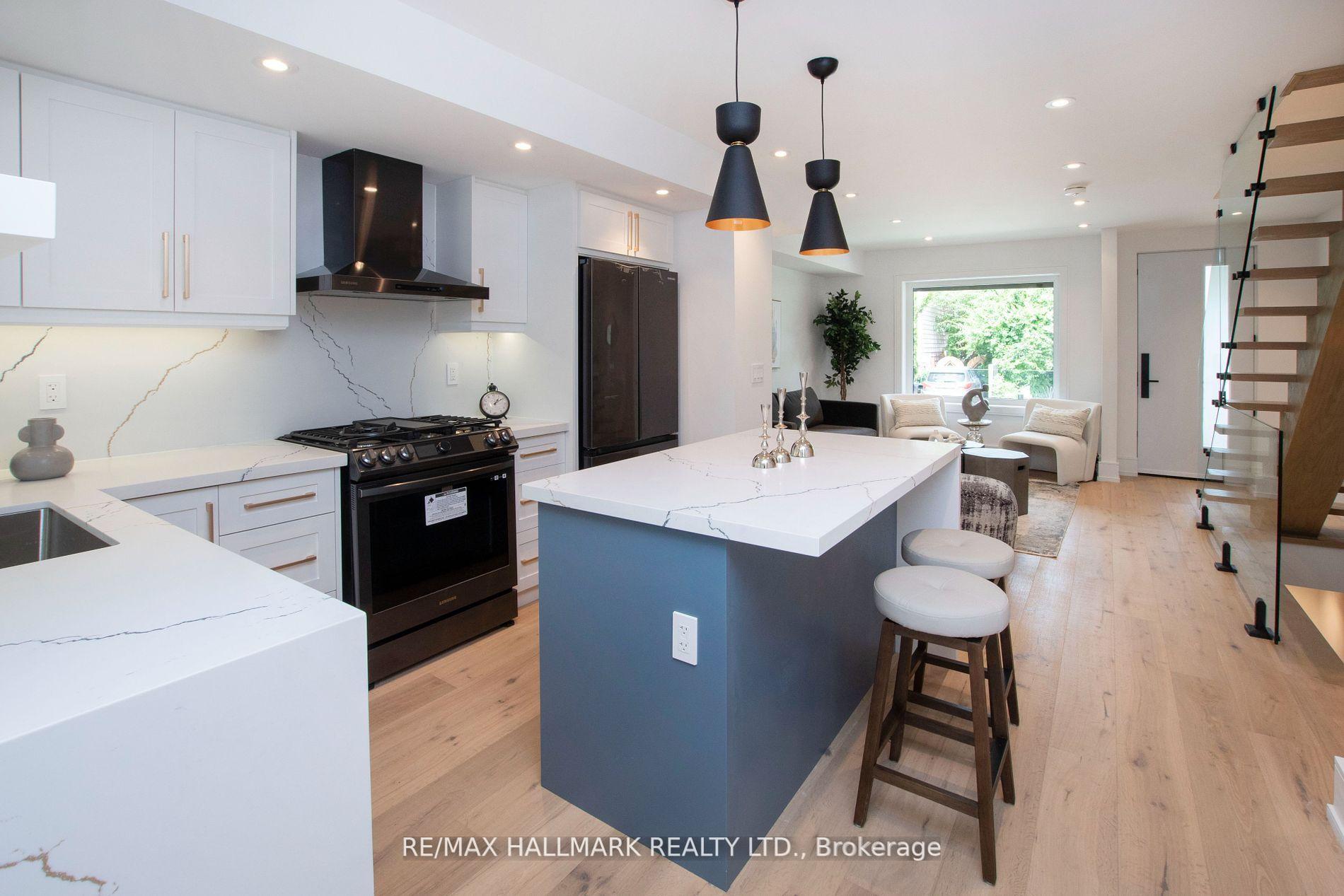 Photo 14 of 1 1/2 Delaney Crescent, Toronto, Little Portugal — HOMEH