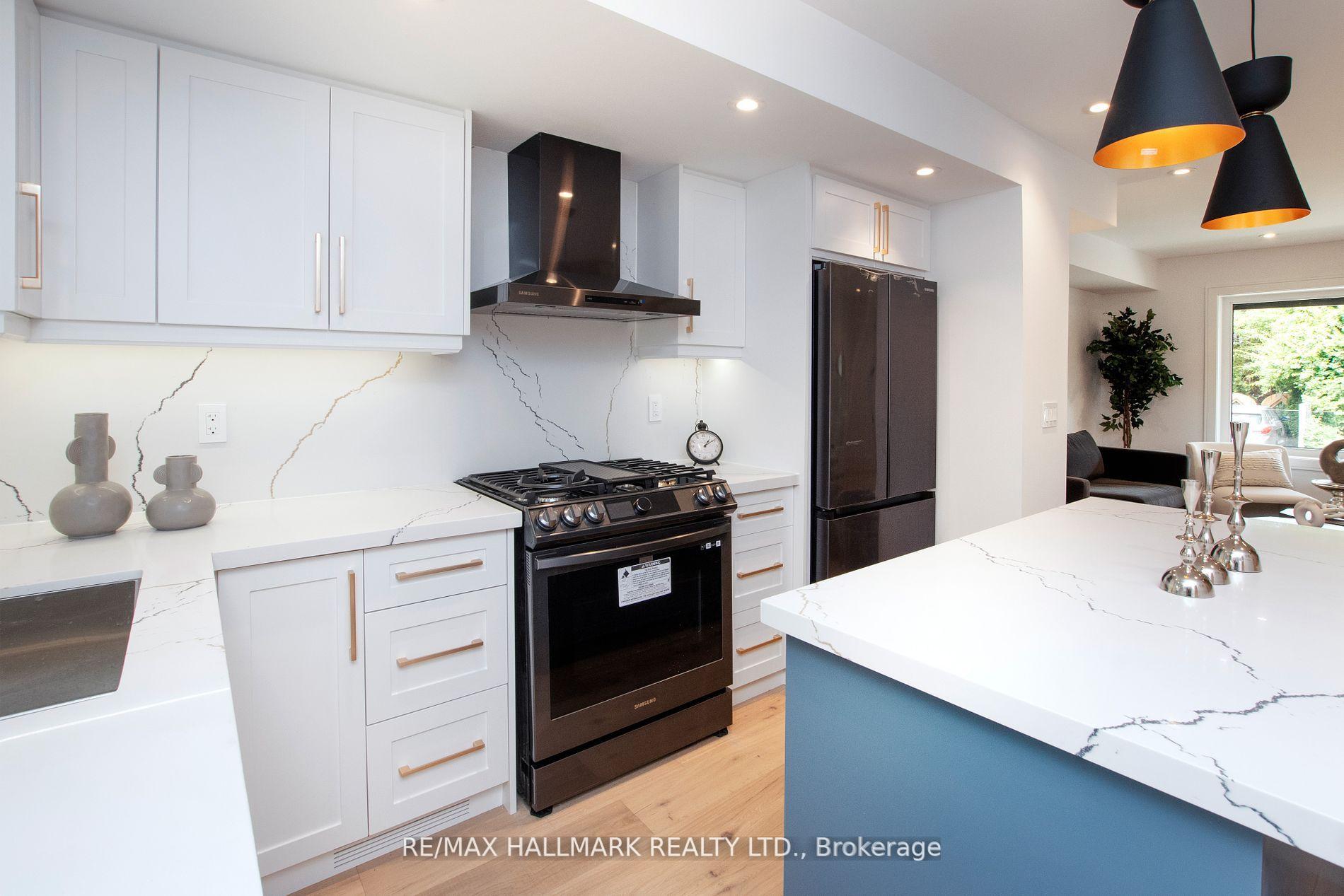 Photo 15 of 1 1/2 Delaney Crescent, Toronto, Little Portugal — HOMEH