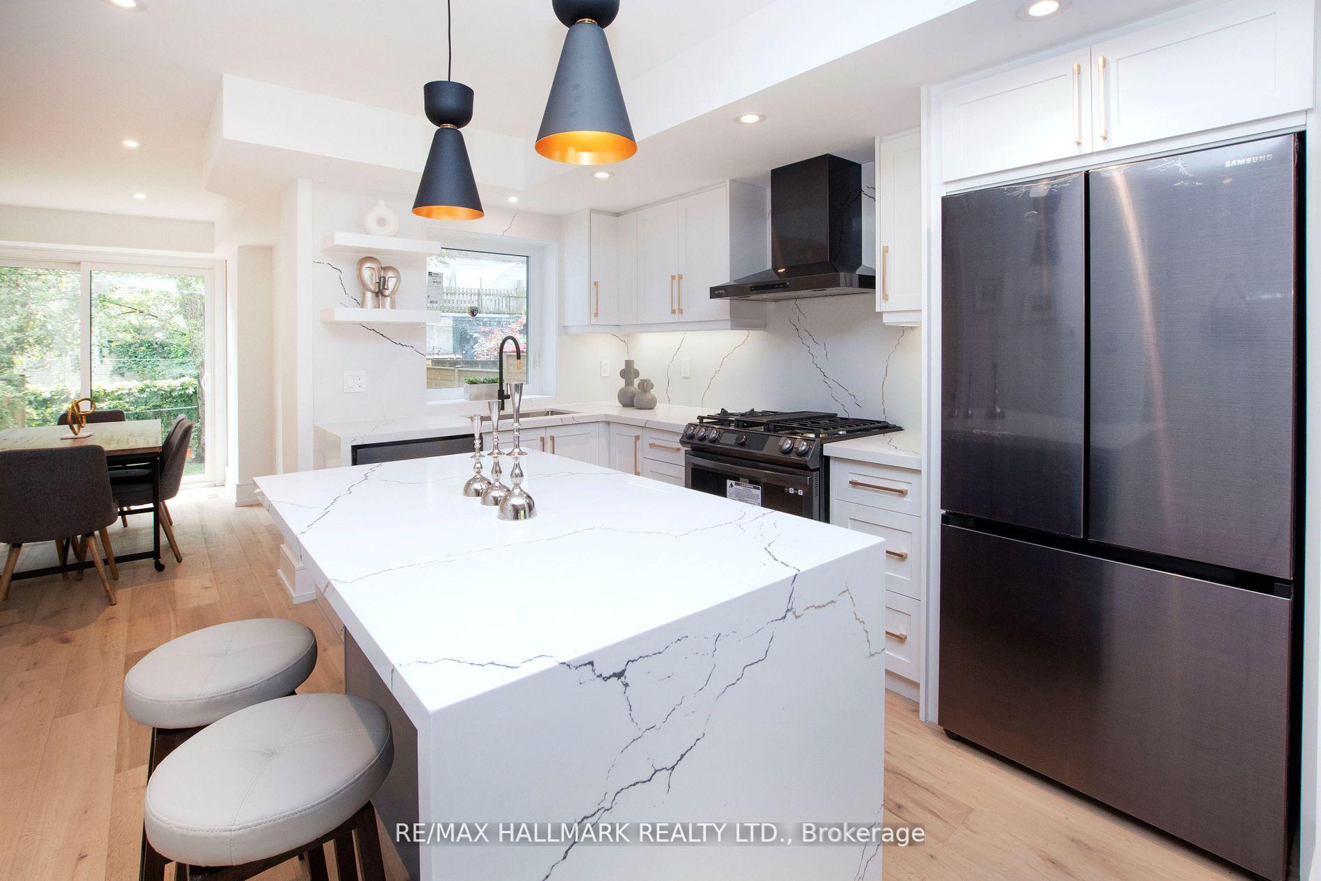 Photo 17 of 1 1/2 Delaney Crescent, Toronto, Little Portugal — HOMEH