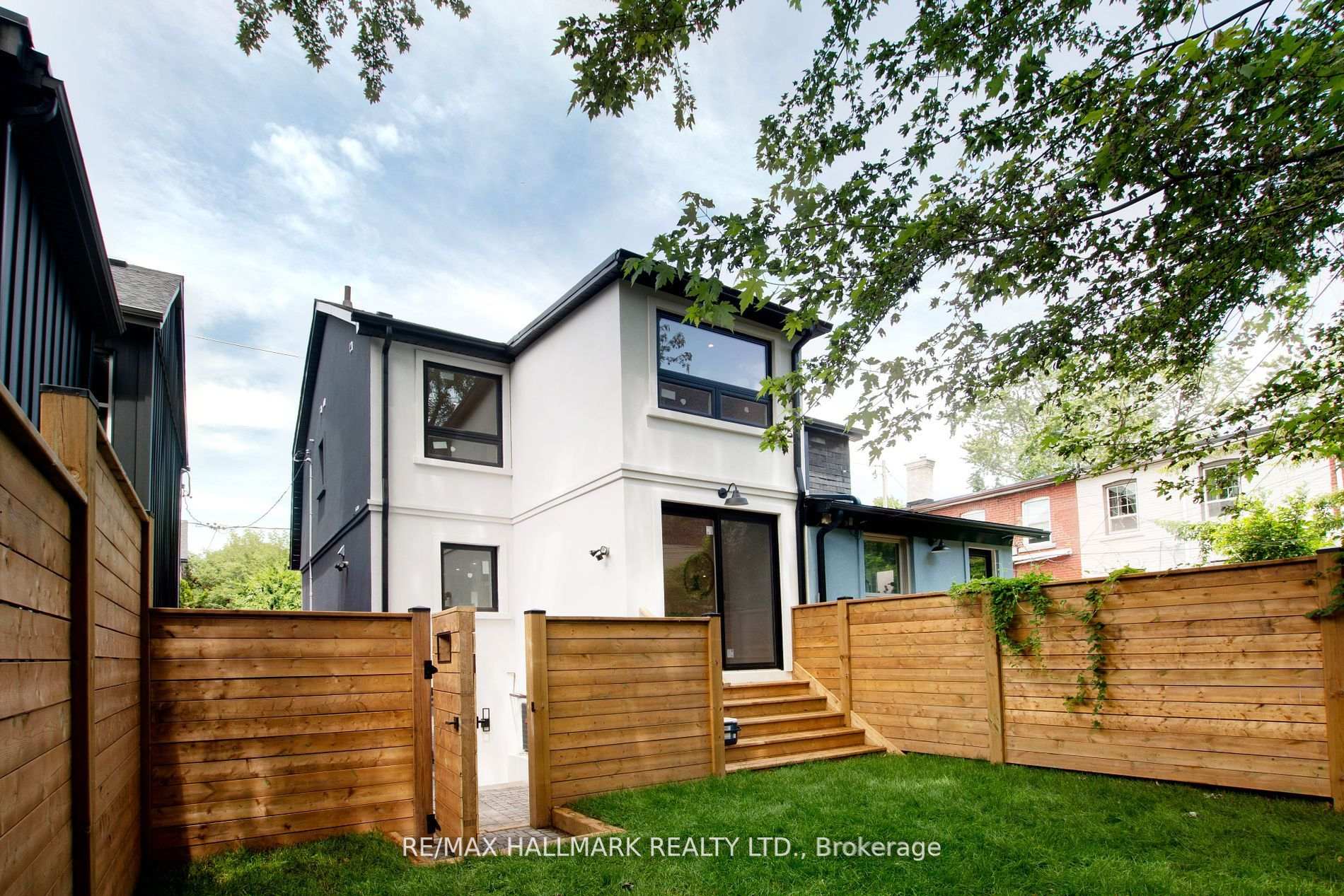 Photo 29 of 1 1/2 Delaney Crescent, Toronto, Little Portugal — HOMEH
