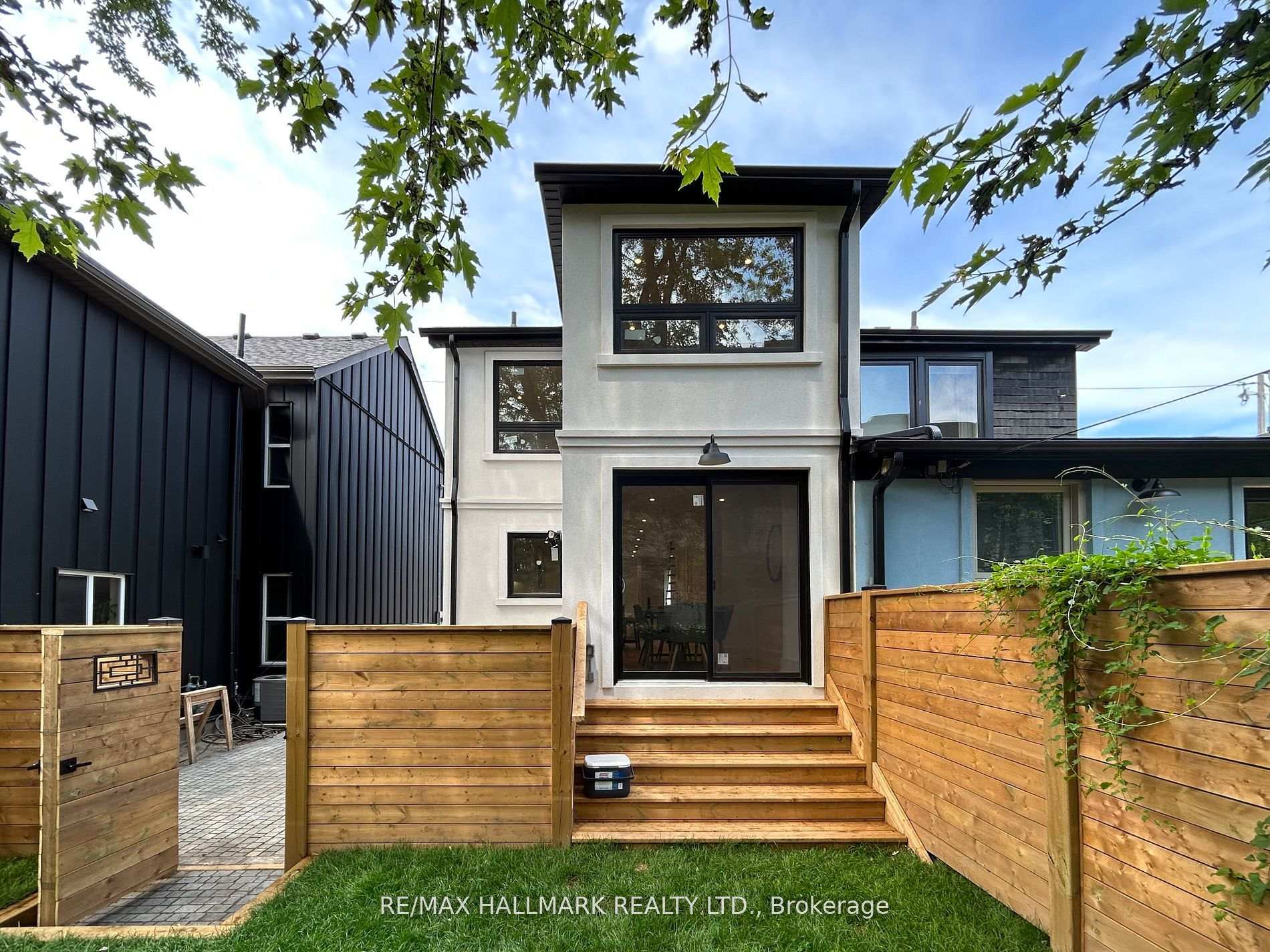 Photo 30 of 1 1/2 Delaney Crescent, Toronto, Little Portugal — HOMEH