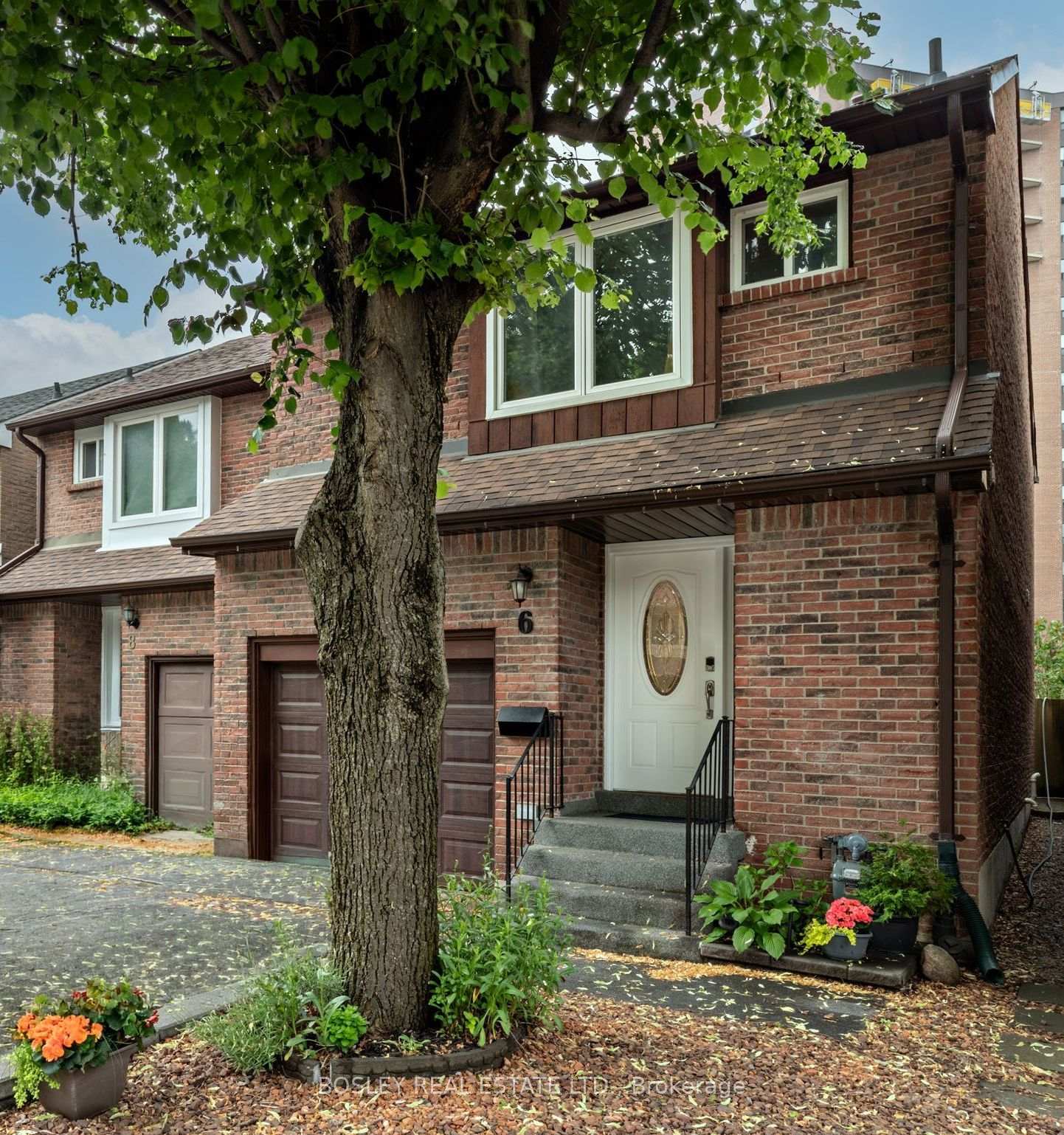 Photo 1 of 6 Markburn Court, Etobicoke, Eringate-Centennial-West Deane — HOMEH