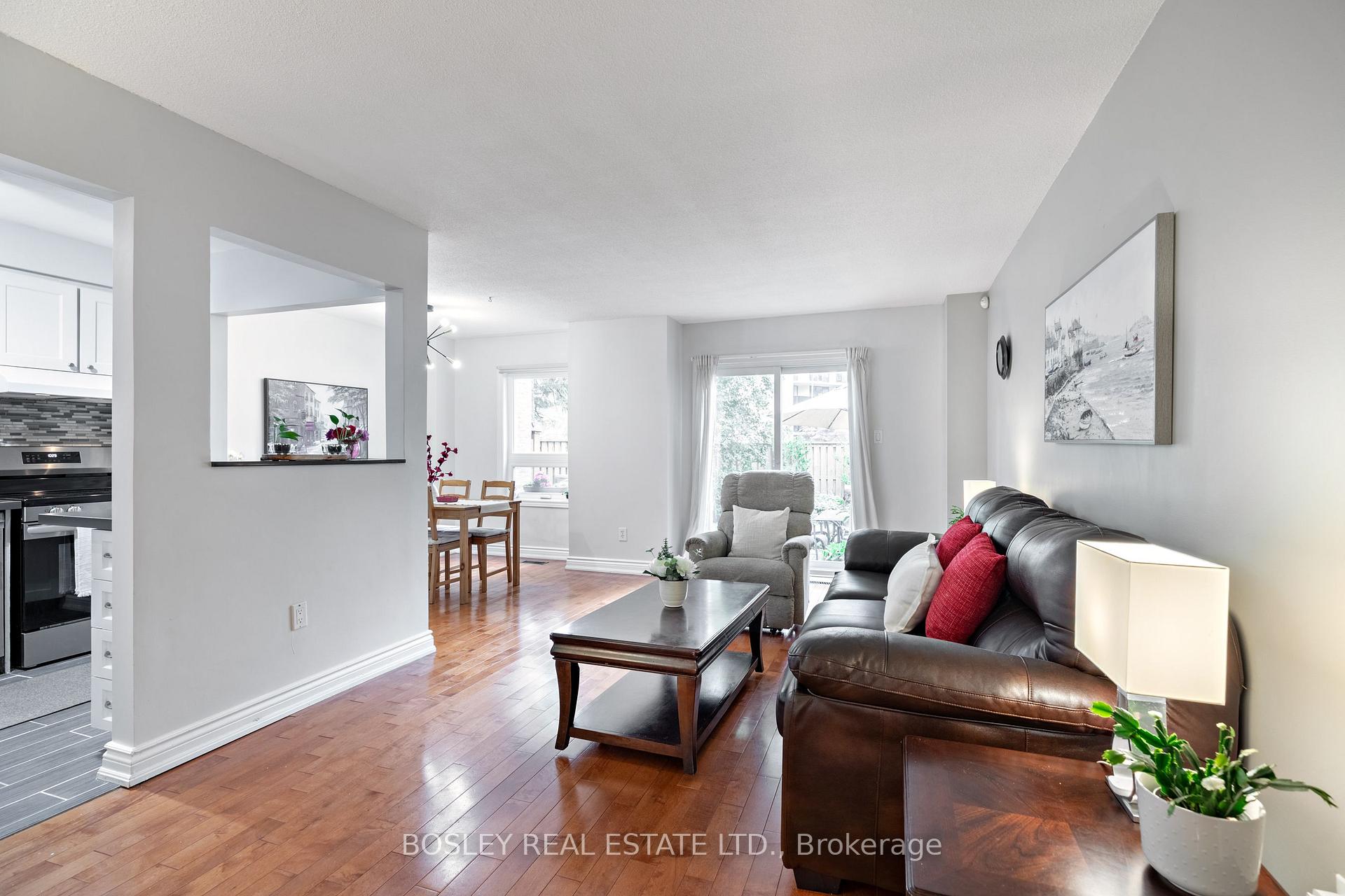 Photo 3 of 6 Markburn Court, Etobicoke, Eringate-Centennial-West Deane — HOMEH