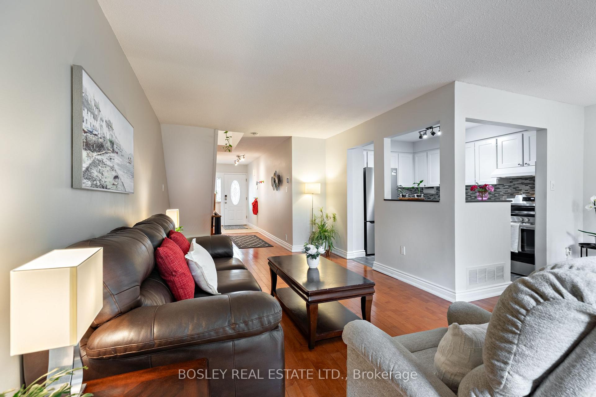 Photo 5 of 6 Markburn Court, Etobicoke, Eringate-Centennial-West Deane — HOMEH