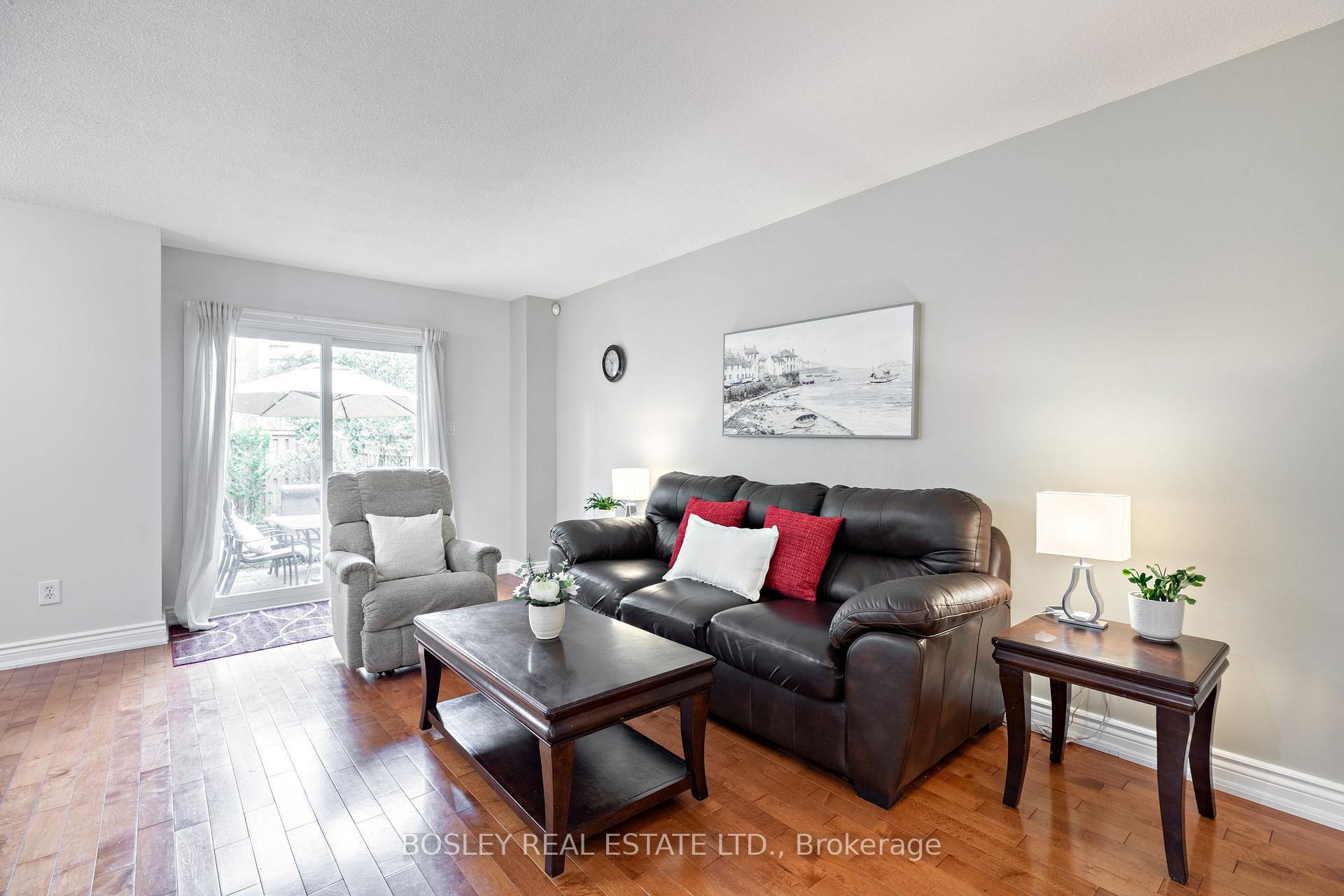 Photo 8 of 6 Markburn Court, Etobicoke, Eringate-Centennial-West Deane — HOMEH