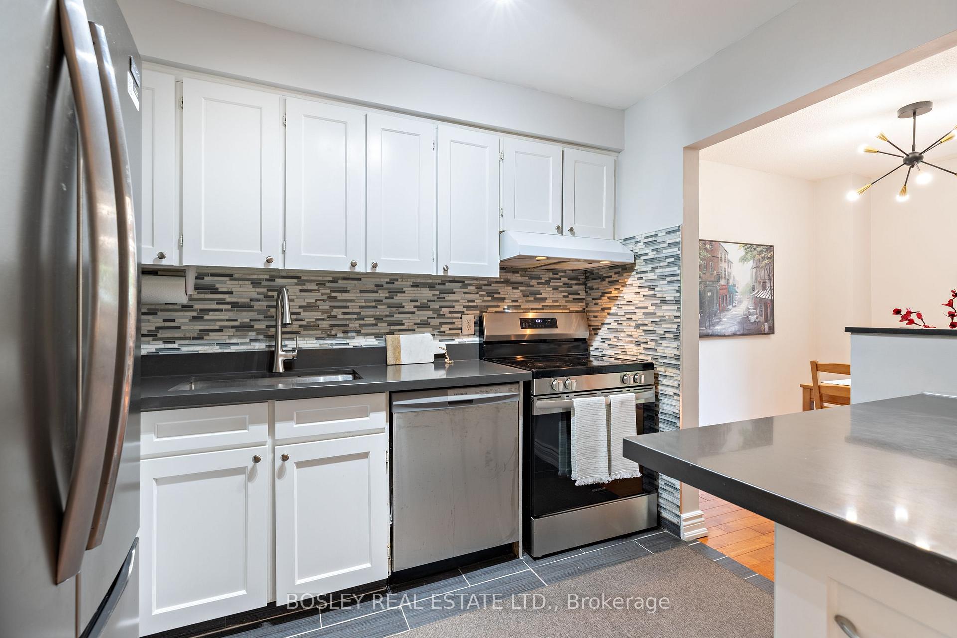 Photo 9 of 6 Markburn Court, Etobicoke, Eringate-Centennial-West Deane — HOMEH