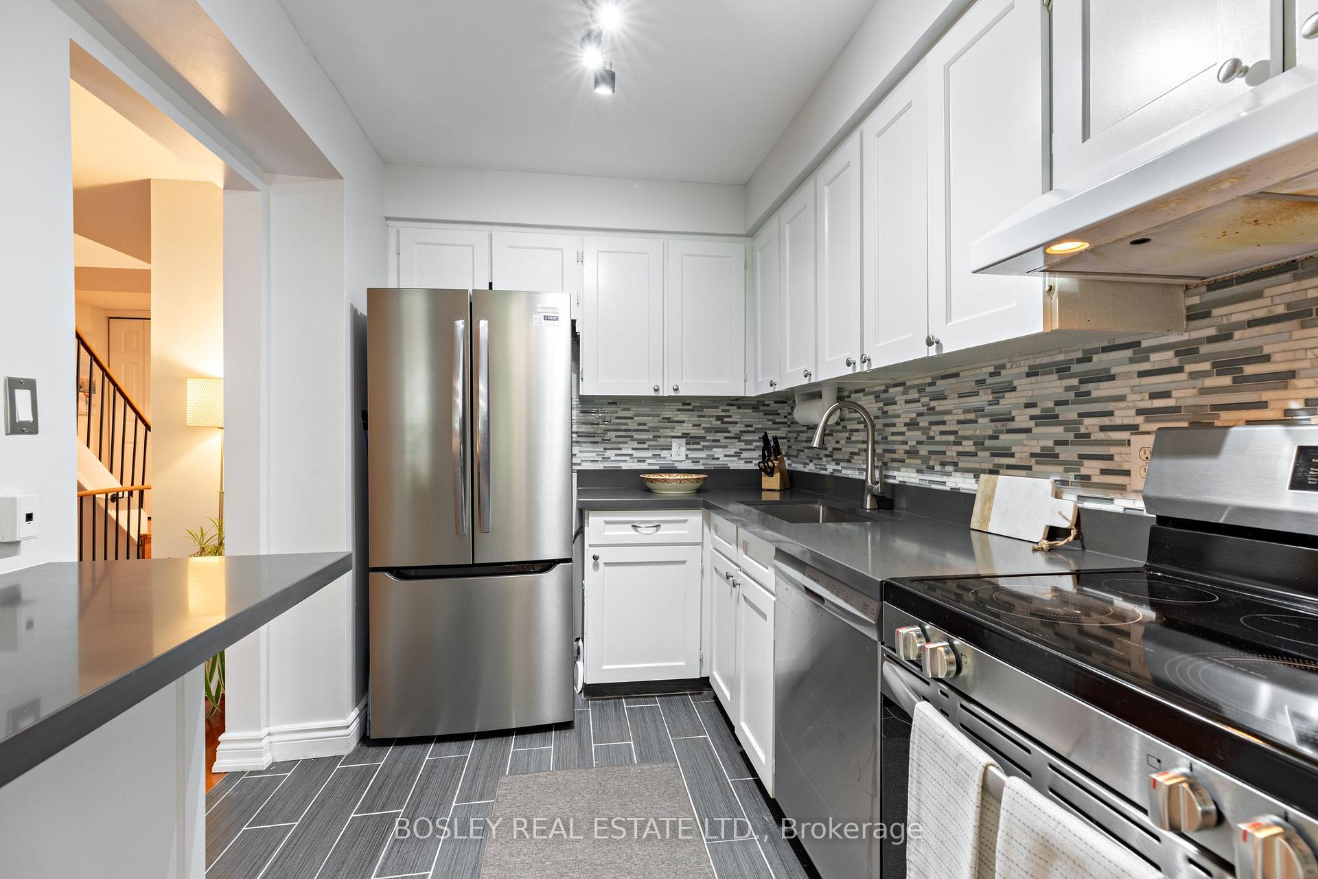 Photo 11 of 6 Markburn Court, Etobicoke, Eringate-Centennial-West Deane — HOMEH