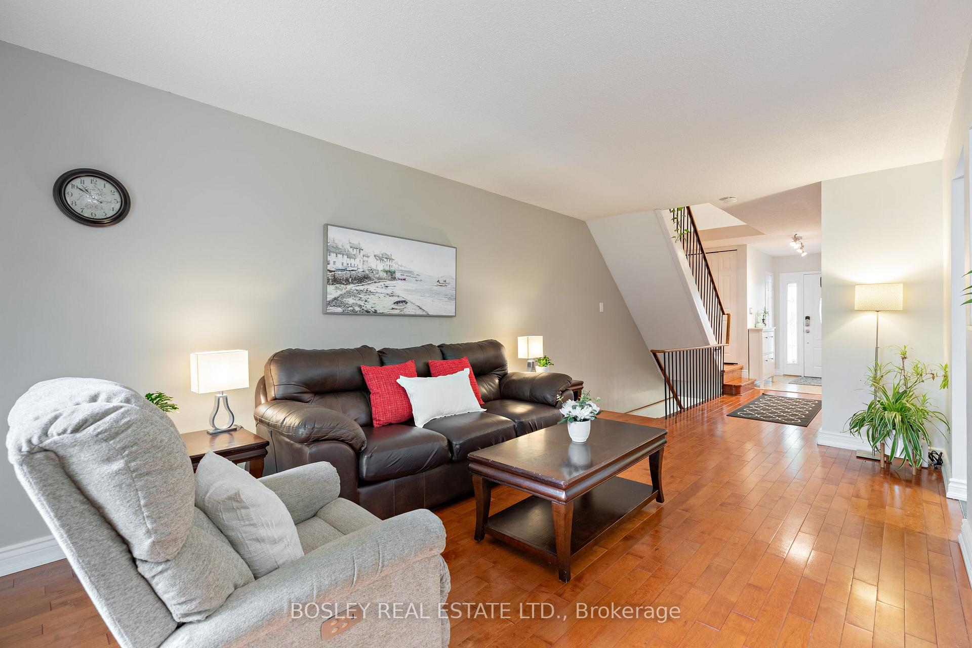 Photo 12 of 6 Markburn Court, Etobicoke, Eringate-Centennial-West Deane — HOMEH