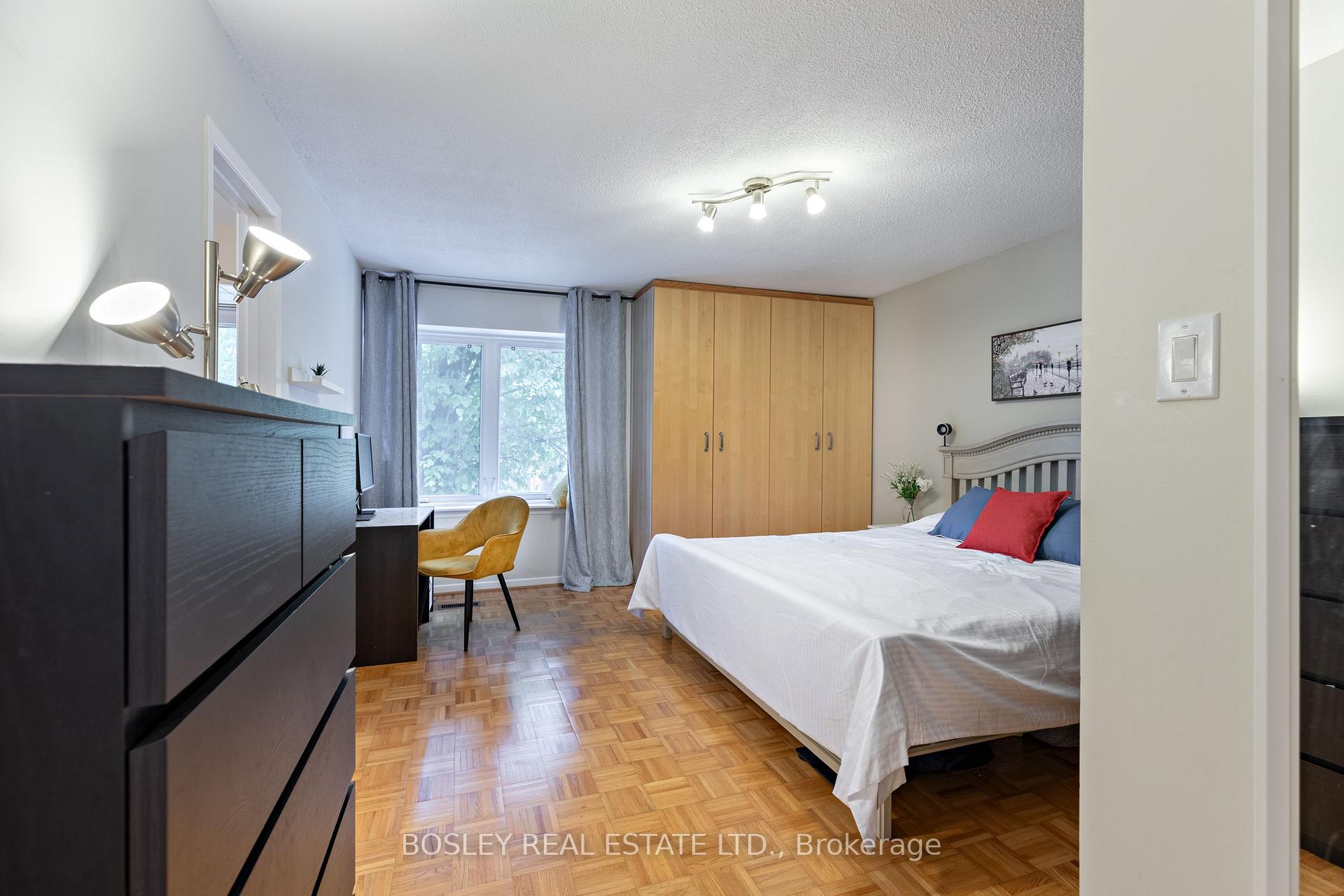 Photo 14 of 6 Markburn Court, Etobicoke, Eringate-Centennial-West Deane — HOMEH