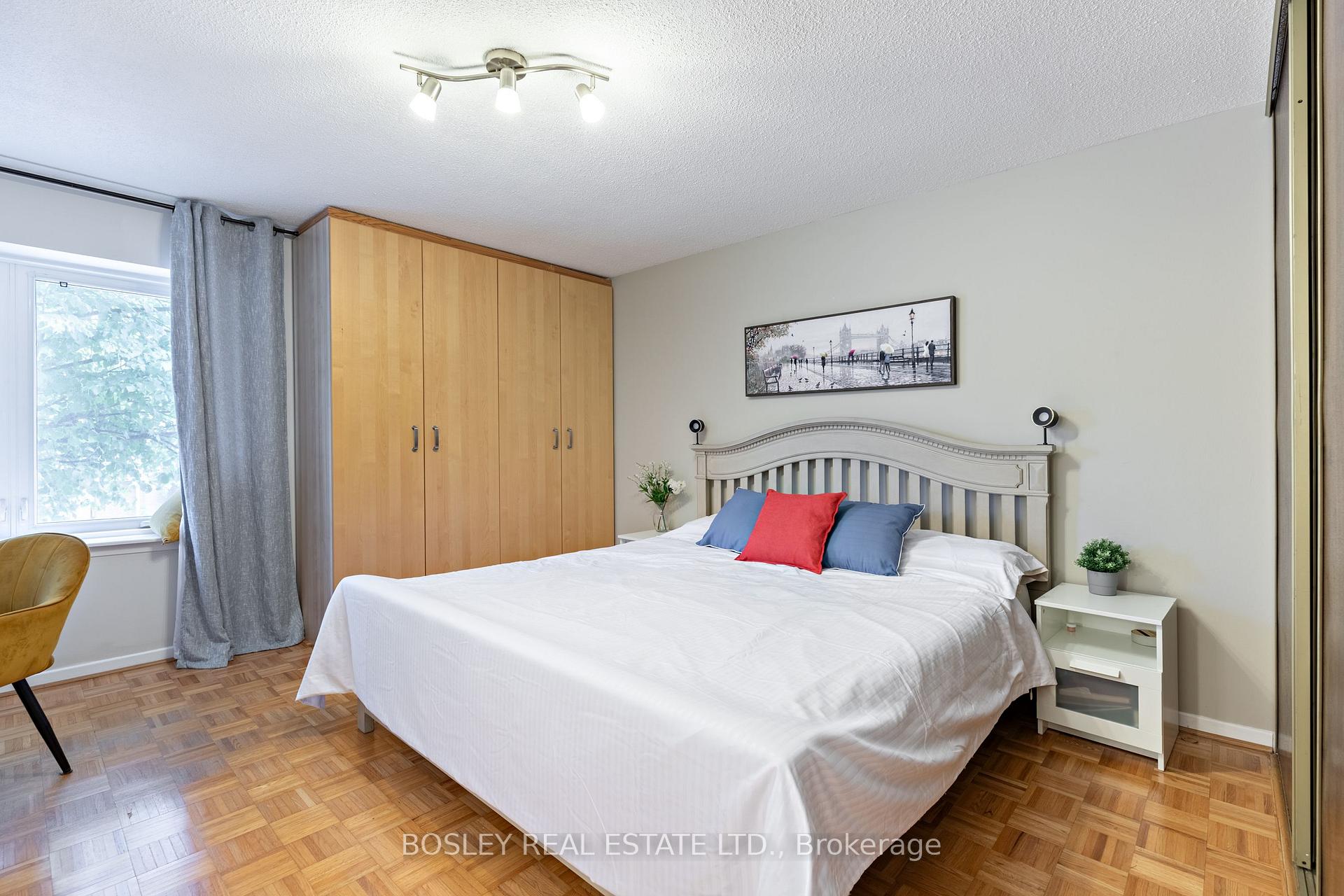 Photo 15 of 6 Markburn Court, Etobicoke, Eringate-Centennial-West Deane — HOMEH