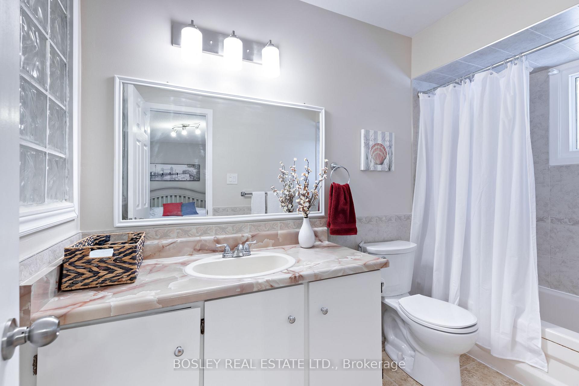Photo 16 of 6 Markburn Court, Etobicoke, Eringate-Centennial-West Deane — HOMEH