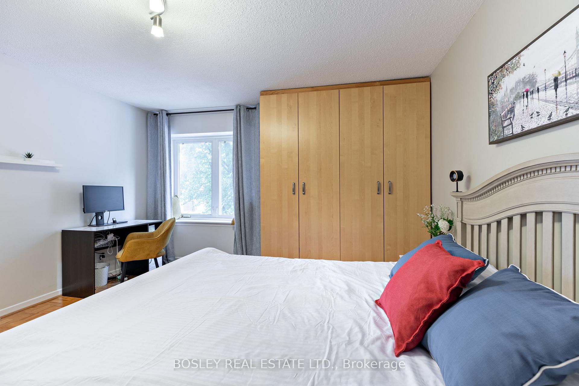 Photo 17 of 6 Markburn Court, Etobicoke, Eringate-Centennial-West Deane — HOMEH