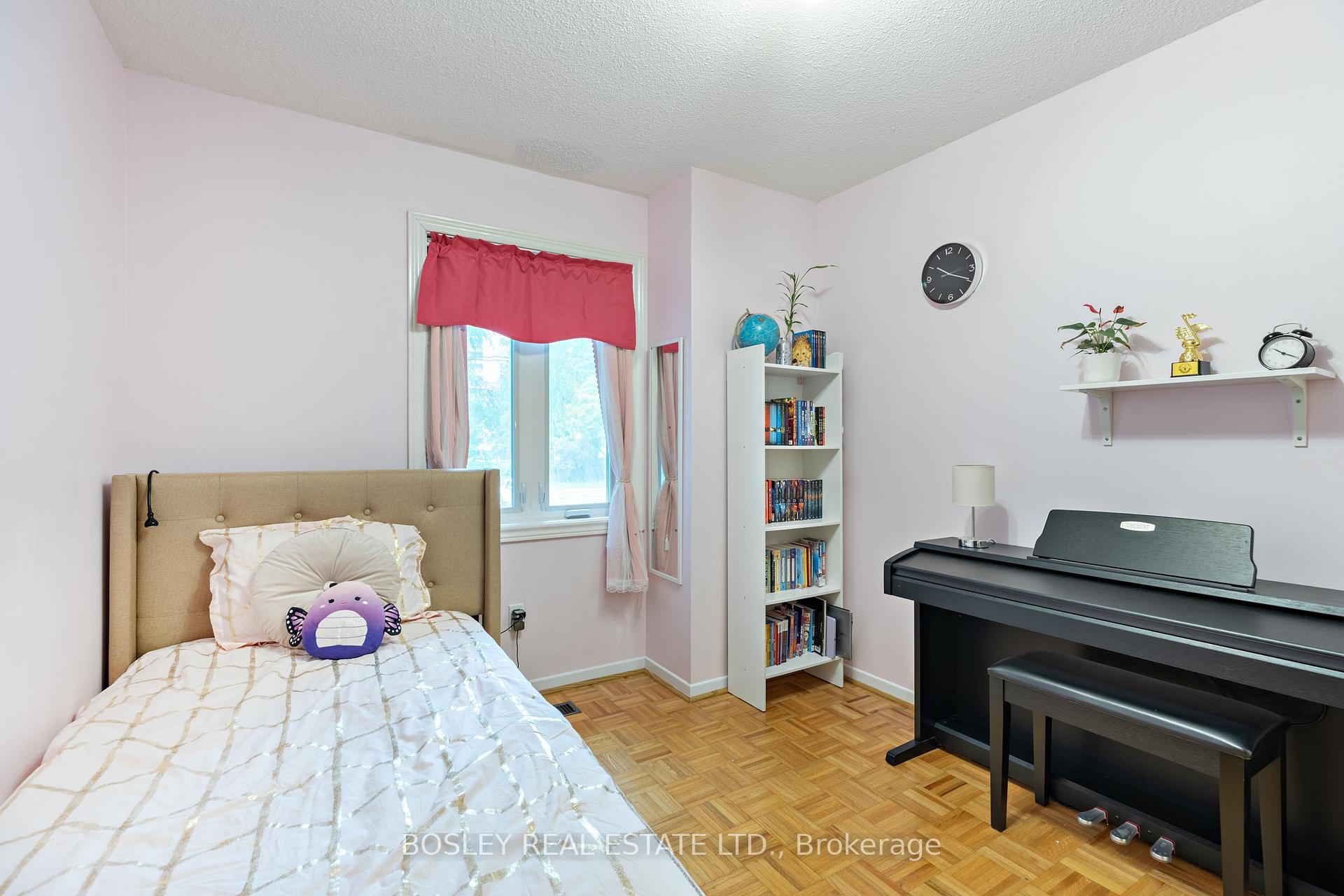 Photo 19 of 6 Markburn Court, Etobicoke, Eringate-Centennial-West Deane — HOMEH