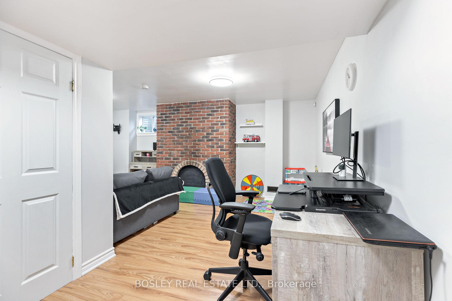 Photo 21 of 6 Markburn Court, Etobicoke, Eringate-Centennial-West Deane — HOMEH