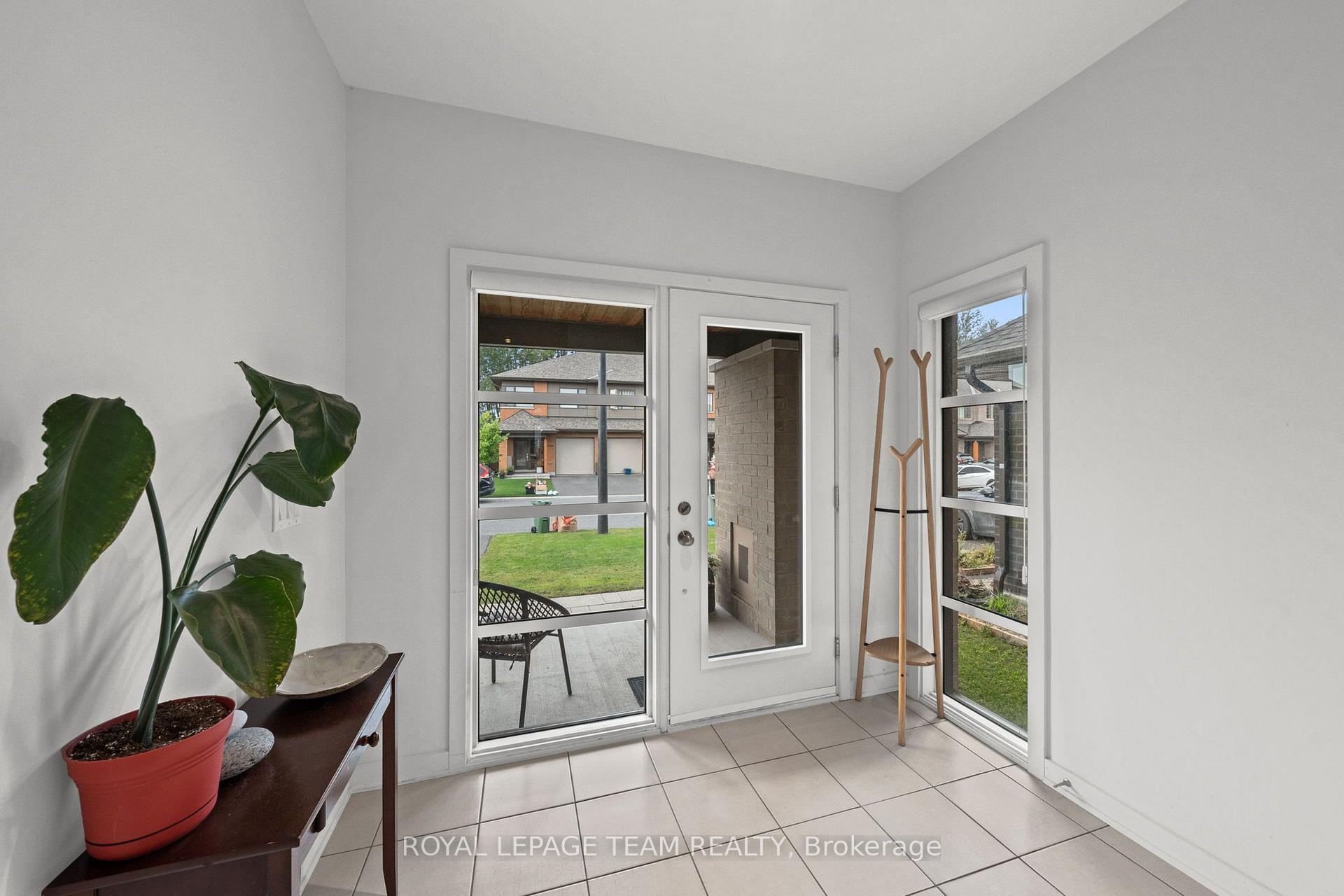 Photo 3 of 1037 Eider Street, Ottawa, Riverside South/Gloucester Glen — HOMEH