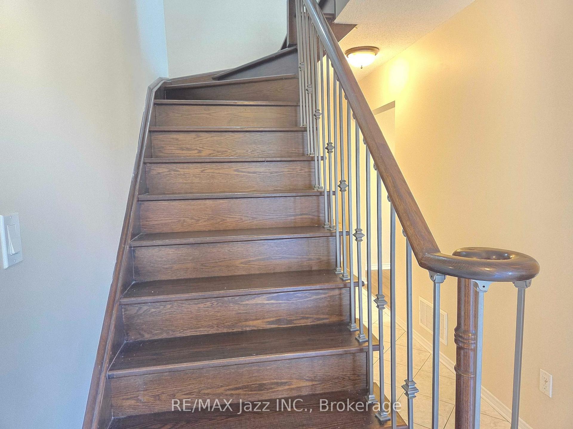 Photo 7 of 83 John Walter Crescent, Clarington, Courtice — HOMEH