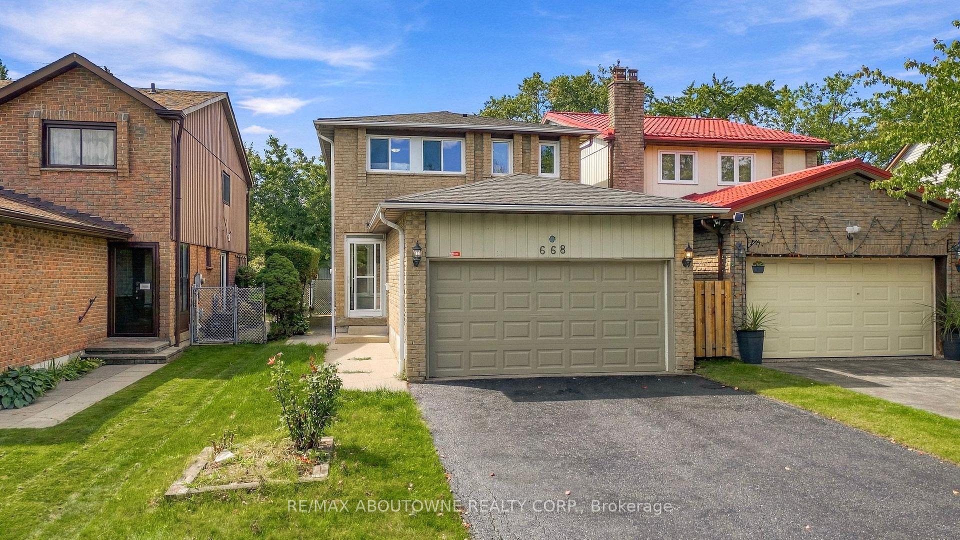 Photo 2 of 668 Greycedar Crescent, Mississauga, Rathwood — HOMEH