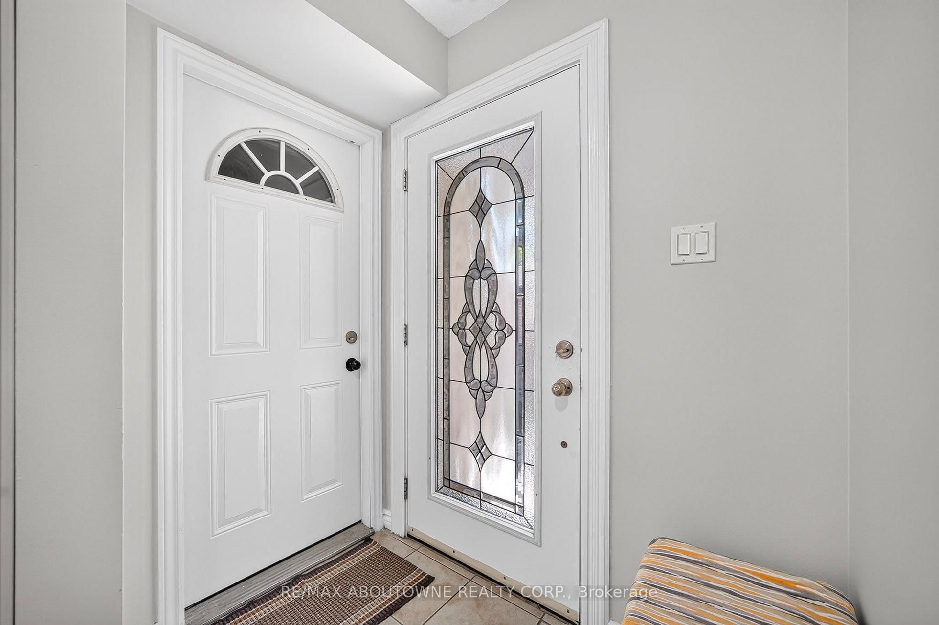 Photo 4 of 668 Greycedar Crescent, Mississauga, Rathwood — HOMEH