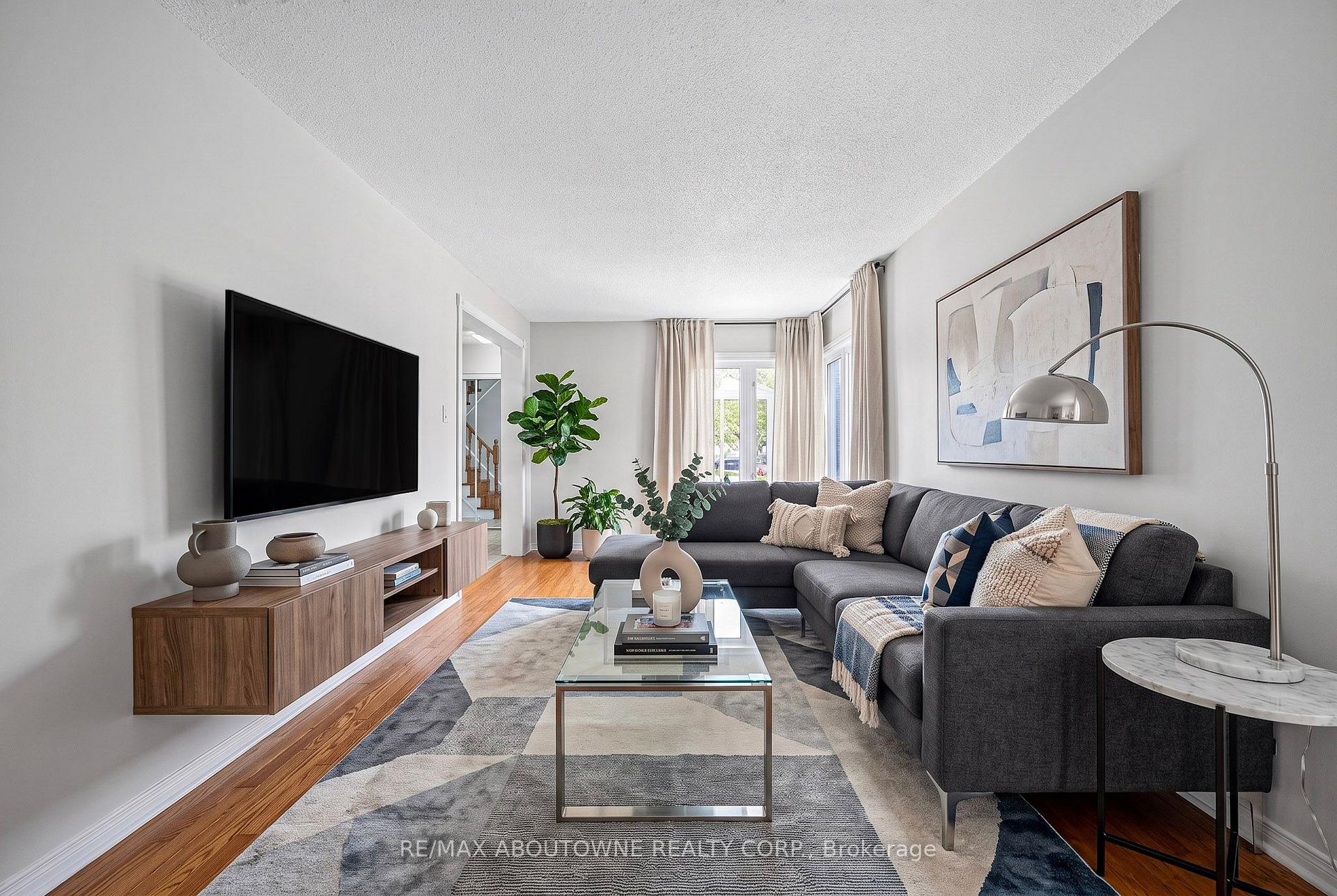 Photo 5 of 668 Greycedar Crescent, Mississauga, Rathwood — HOMEH