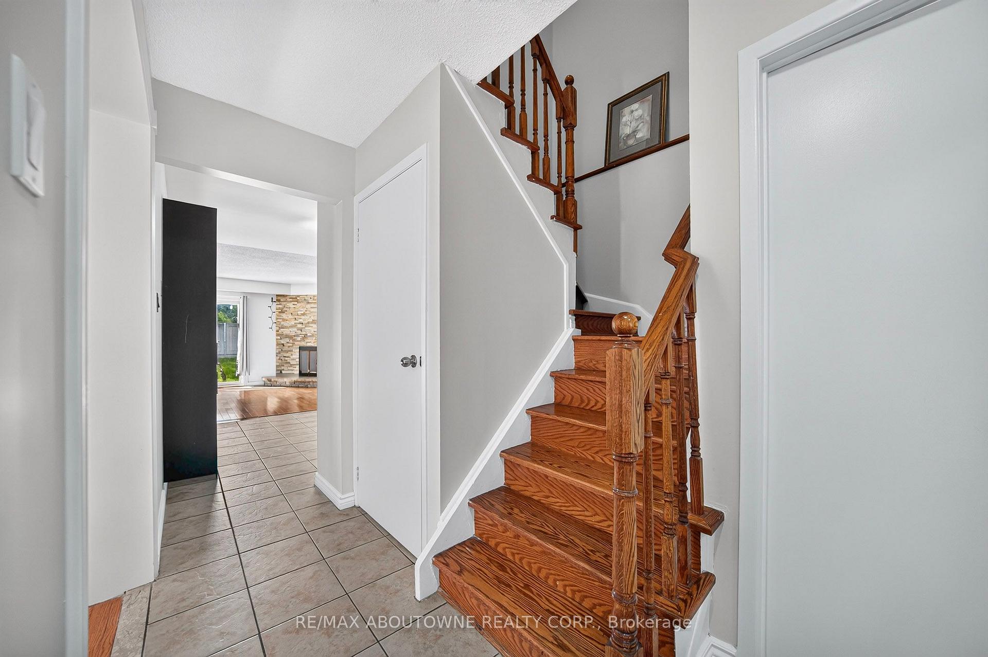 Photo 6 of 668 Greycedar Crescent, Mississauga, Rathwood — HOMEH