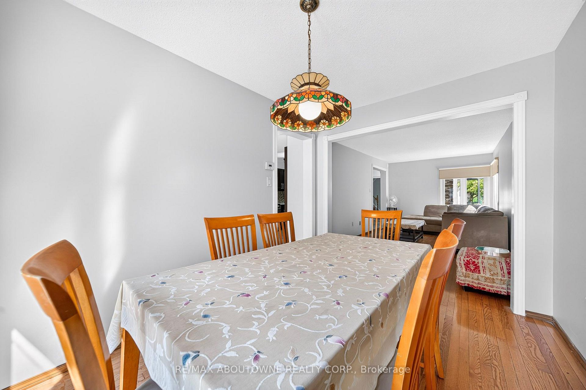 Photo 7 of 668 Greycedar Crescent, Mississauga, Rathwood — HOMEH