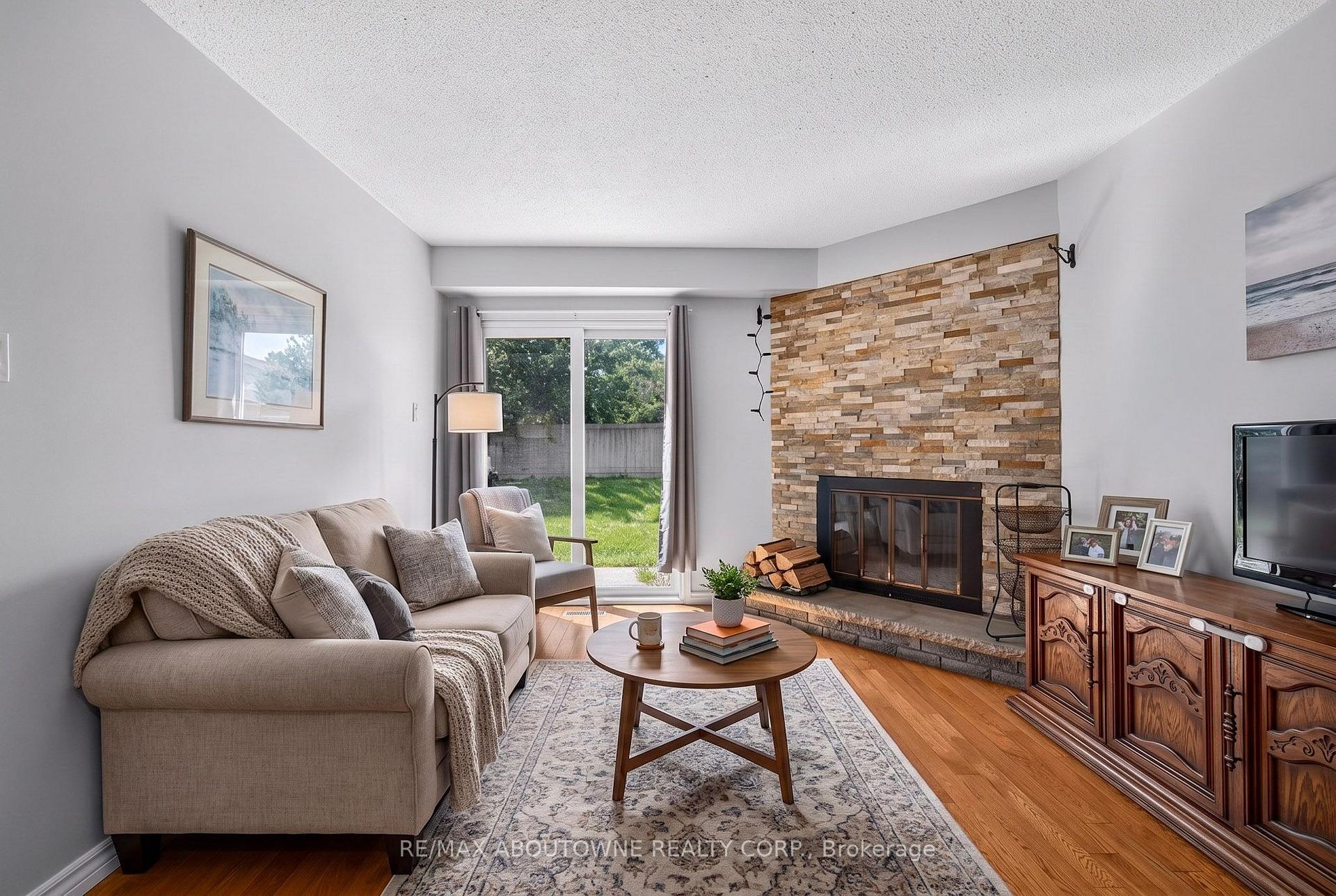 Photo 9 of 668 Greycedar Crescent, Mississauga, Rathwood — HOMEH