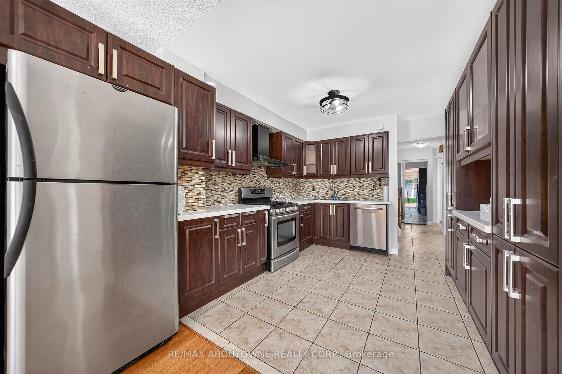 Photo 12 of 668 Greycedar Crescent, Mississauga, Rathwood — HOMEH
