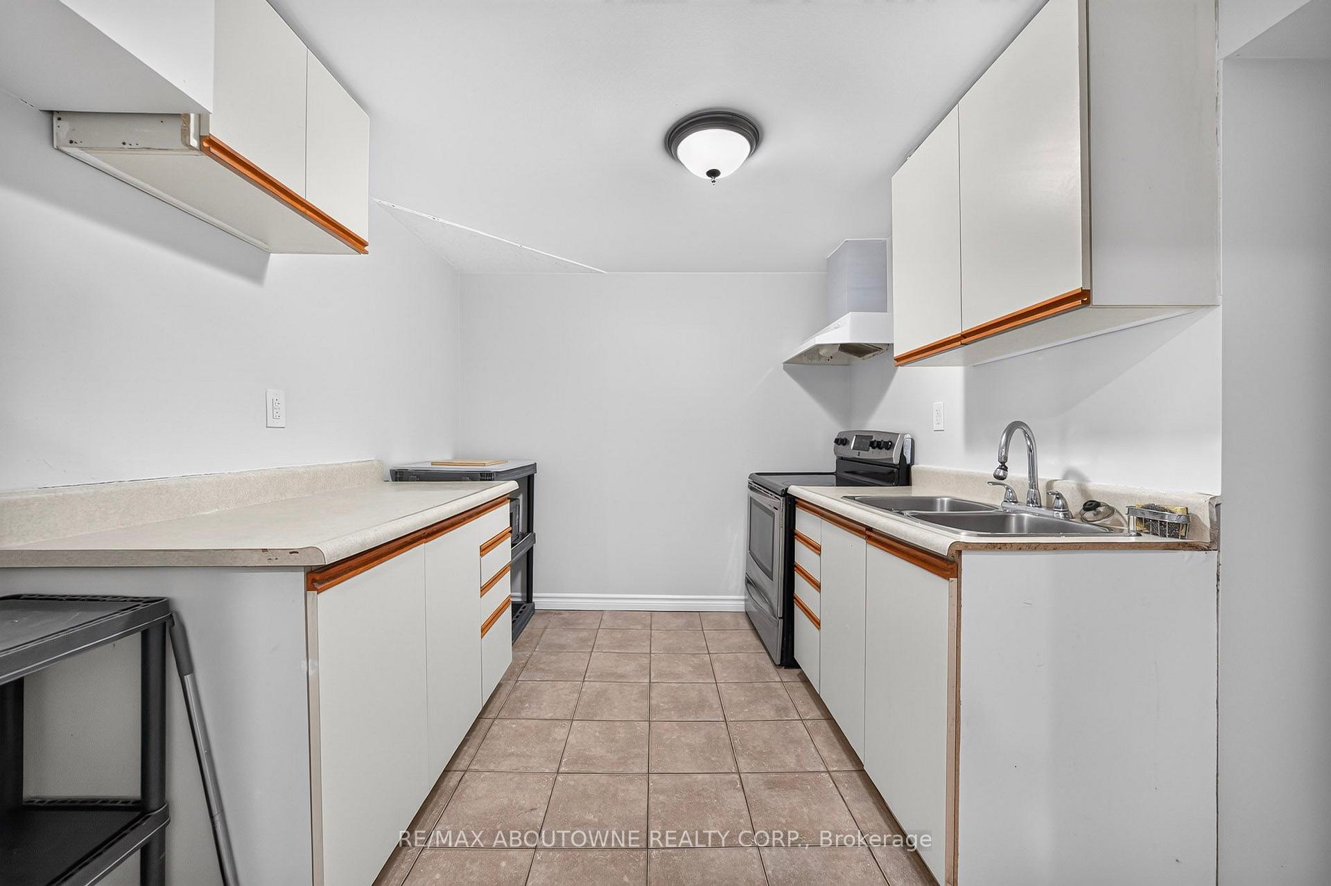Photo 26 of 668 Greycedar Crescent, Mississauga, Rathwood — HOMEH