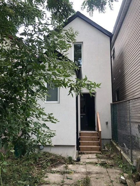 Photo 31 of 59 Shirley Street W, Toronto, Little Portugal — HOMEH