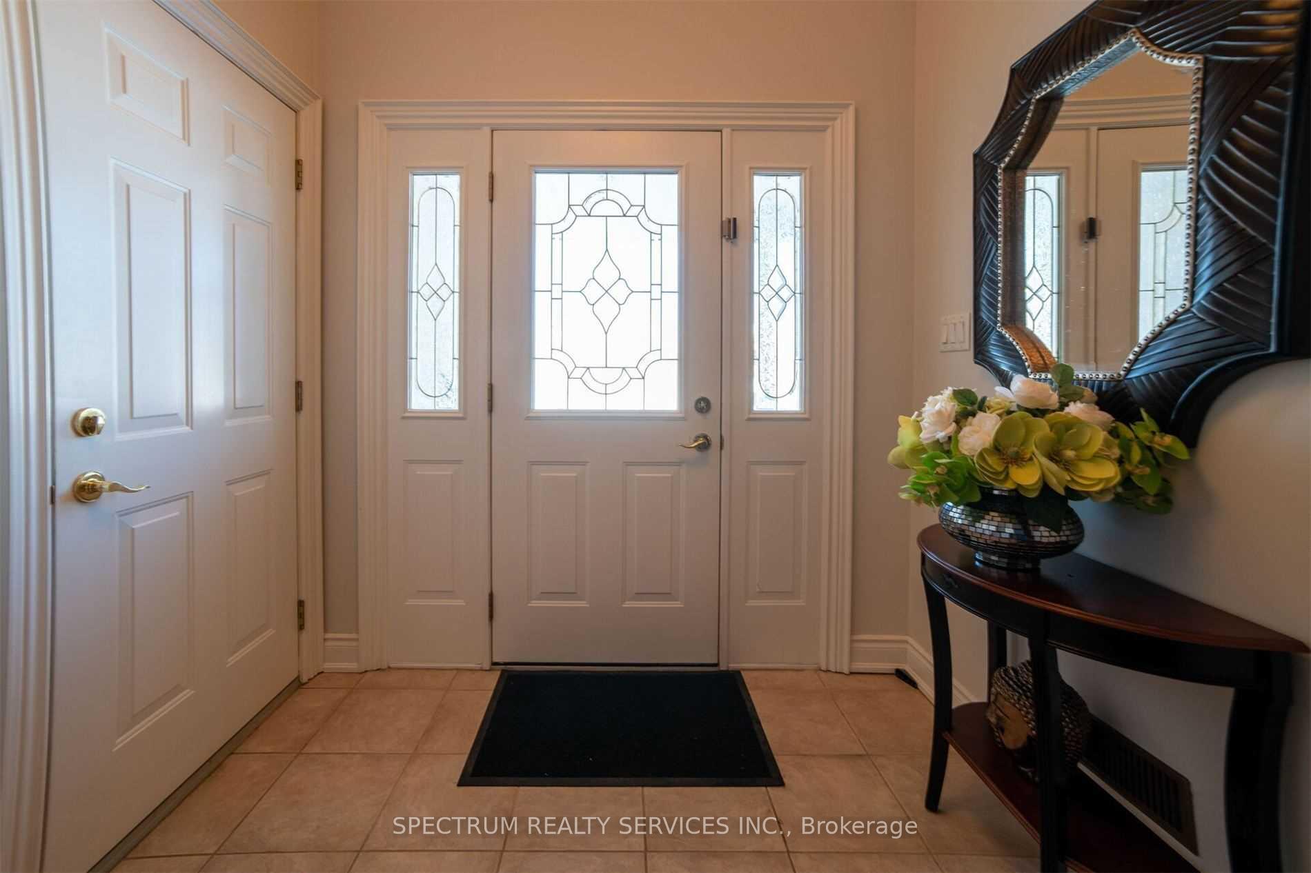 Photo 2 of 8112 Beaver Glen Drive, Niagara Falls, Ascot — HOMEH