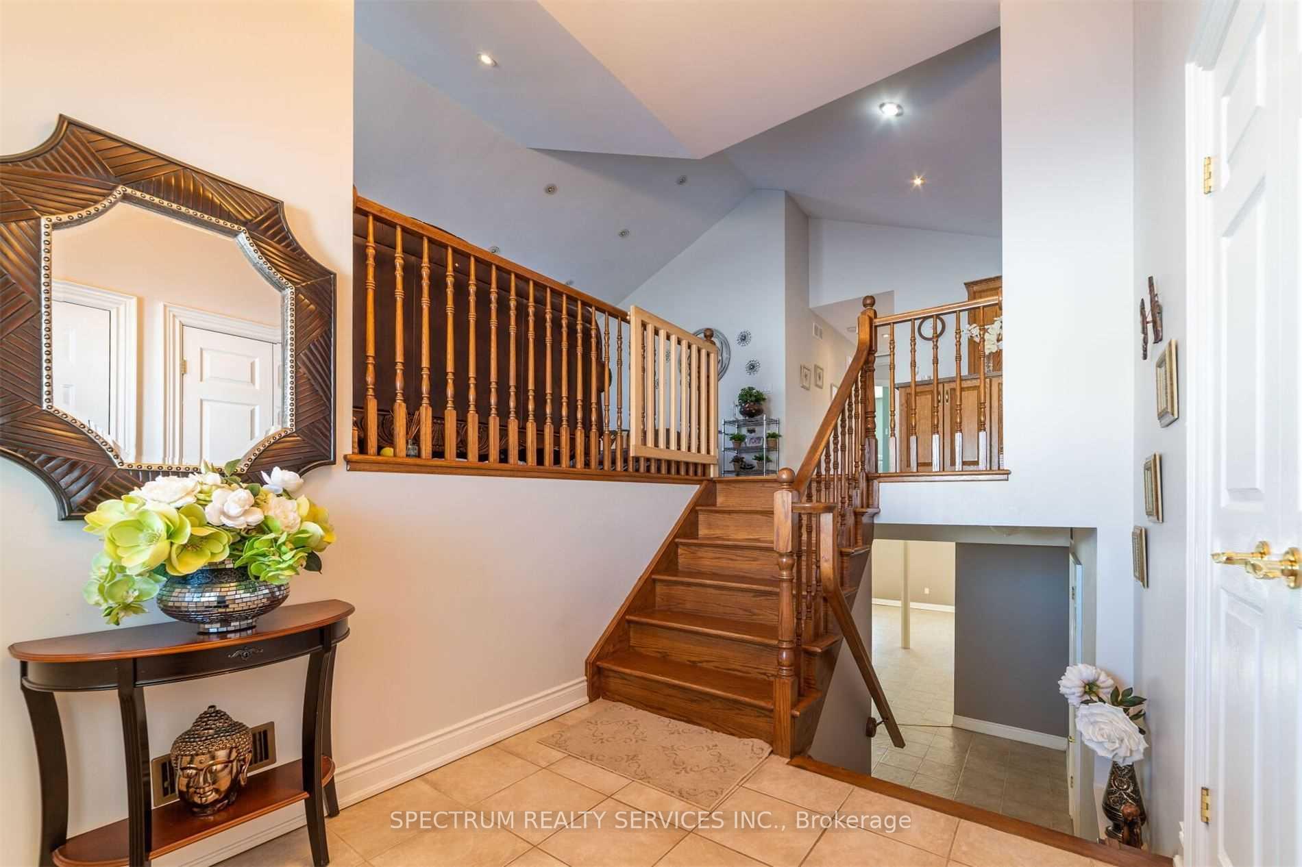 Photo 3 of 8112 Beaver Glen Drive, Niagara Falls, Ascot — HOMEH