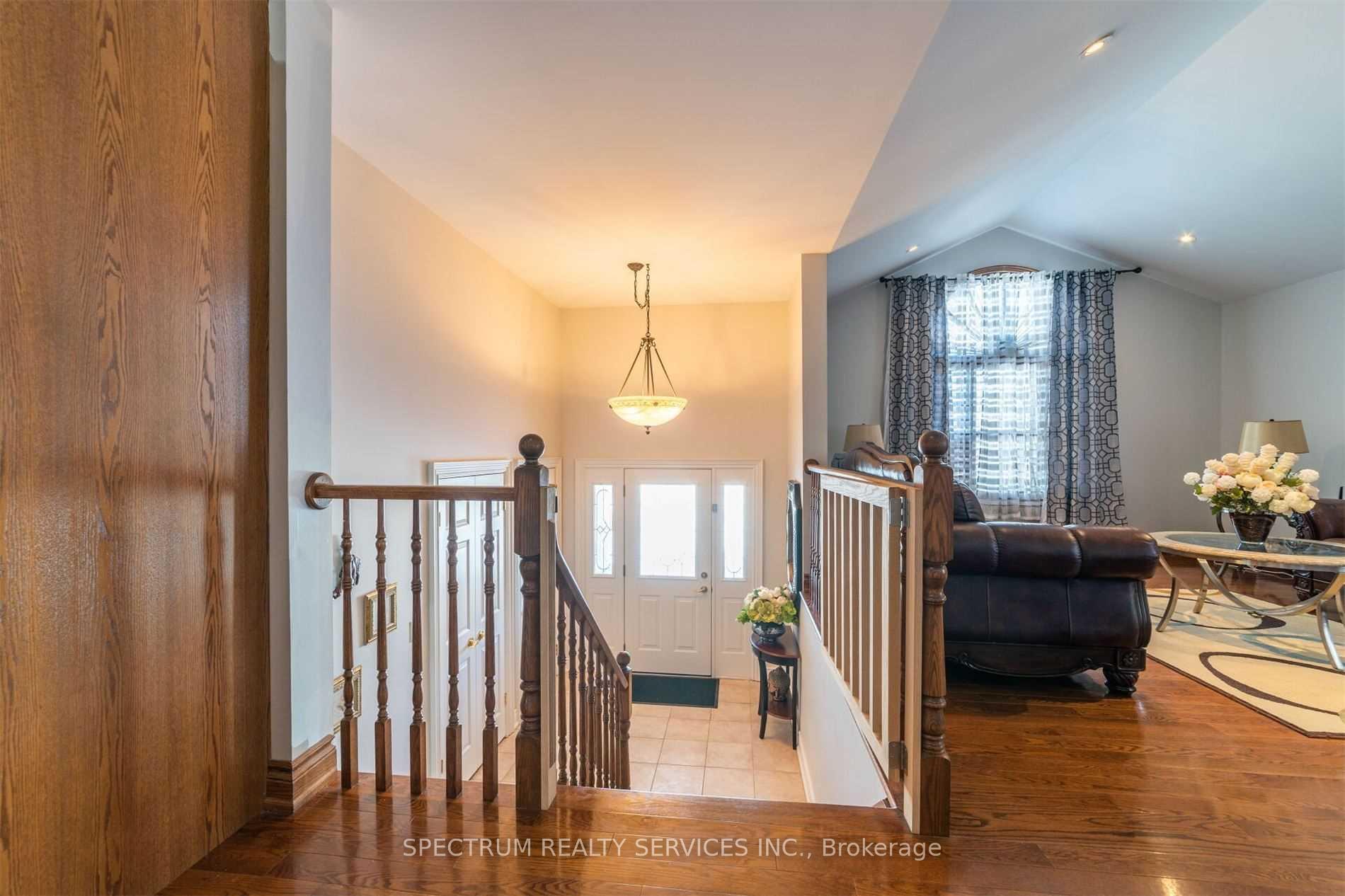 Photo 4 of 8112 Beaver Glen Drive, Niagara Falls, Ascot — HOMEH