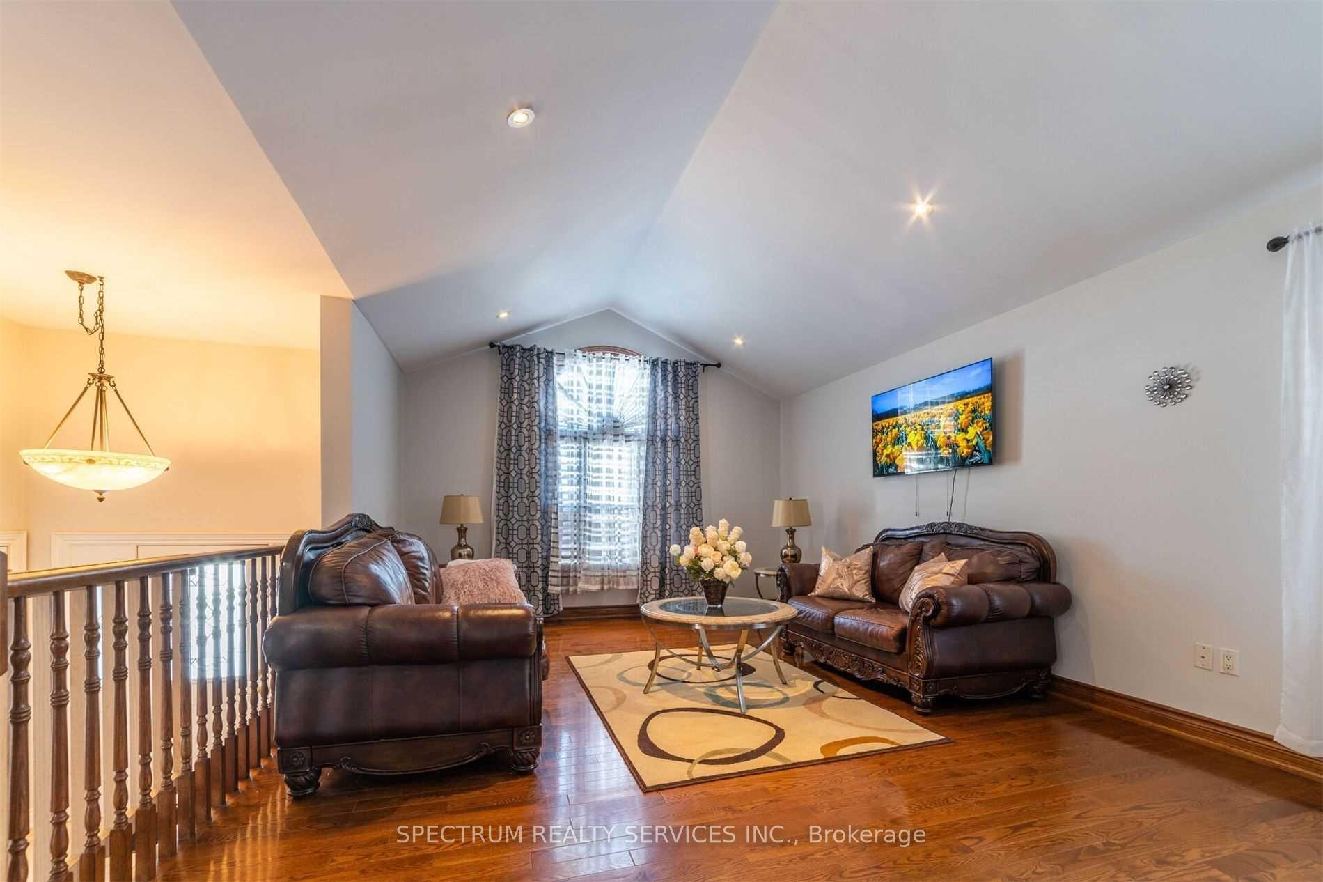 Photo 8 of 8112 Beaver Glen Drive, Niagara Falls, Ascot — HOMEH