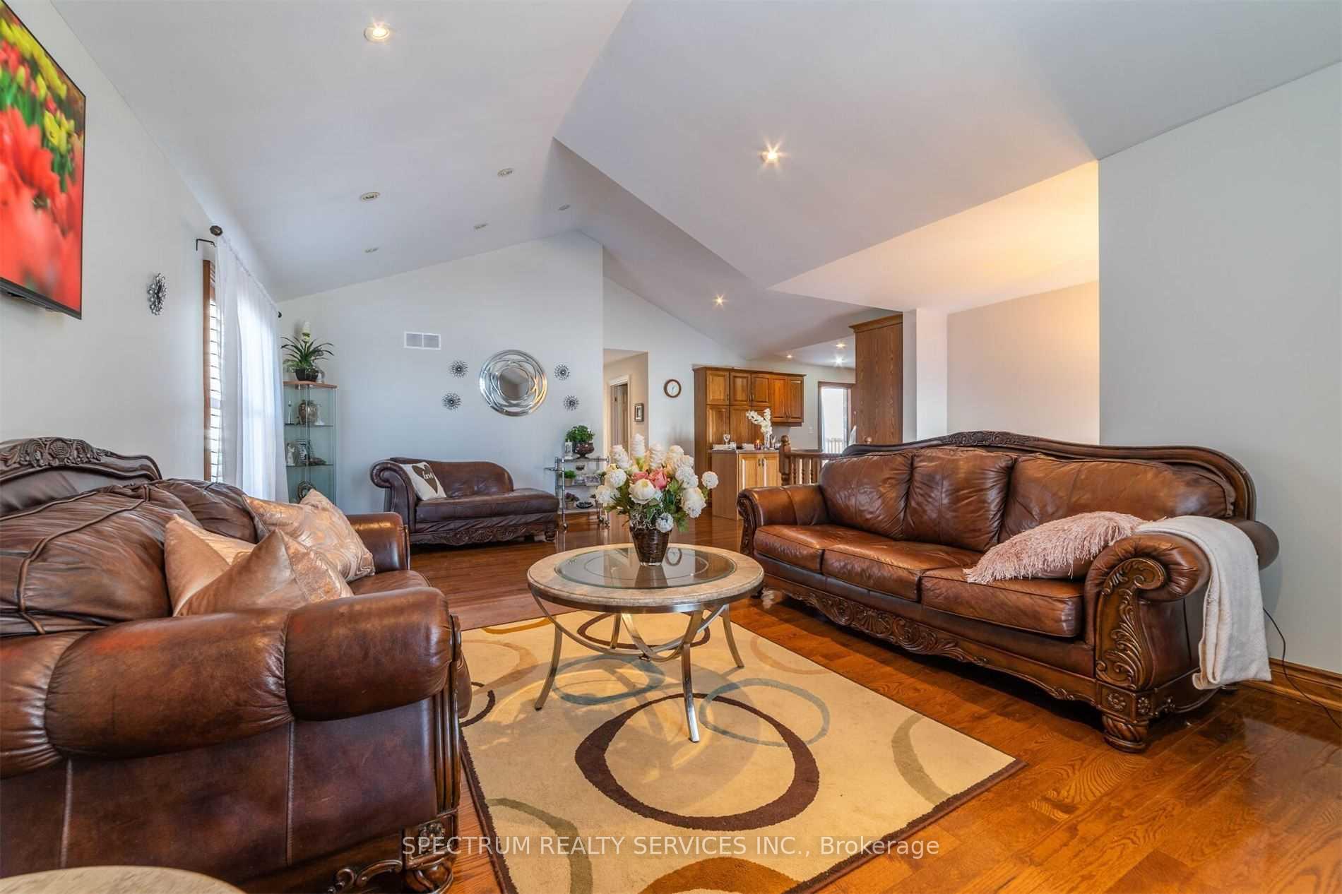 Photo 9 of 8112 Beaver Glen Drive, Niagara Falls, Ascot — HOMEH