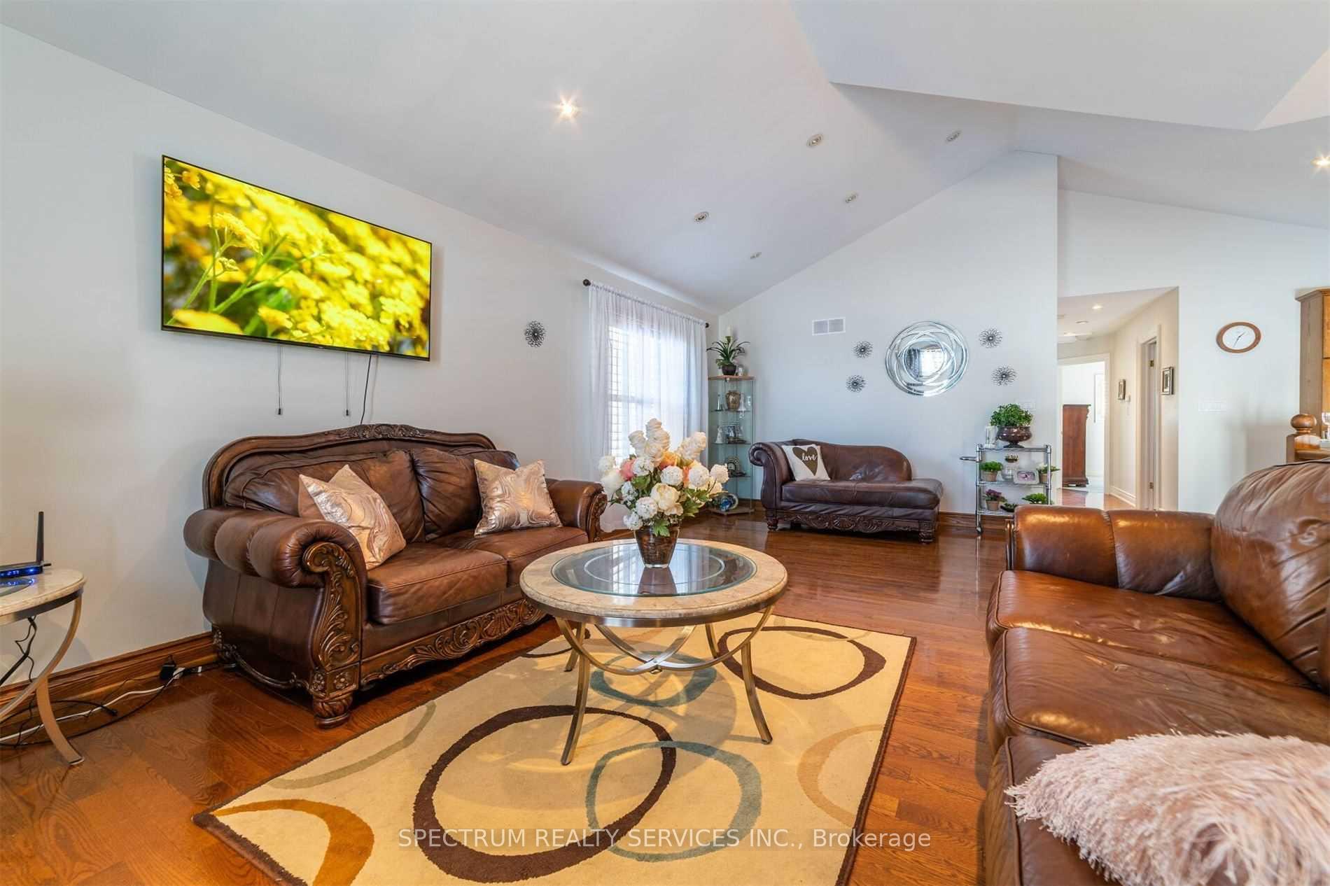Photo 10 of 8112 Beaver Glen Drive, Niagara Falls, Ascot — HOMEH