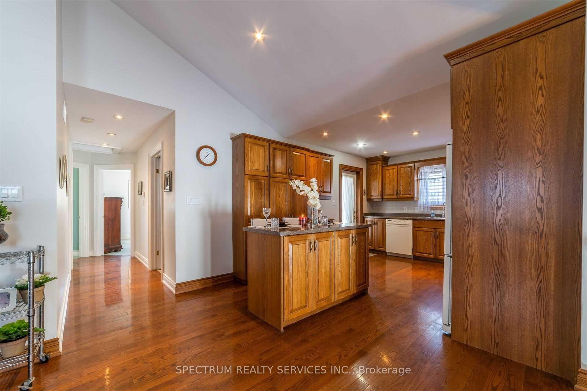 Photo 12 of 8112 Beaver Glen Drive, Niagara Falls, Ascot — HOMEH