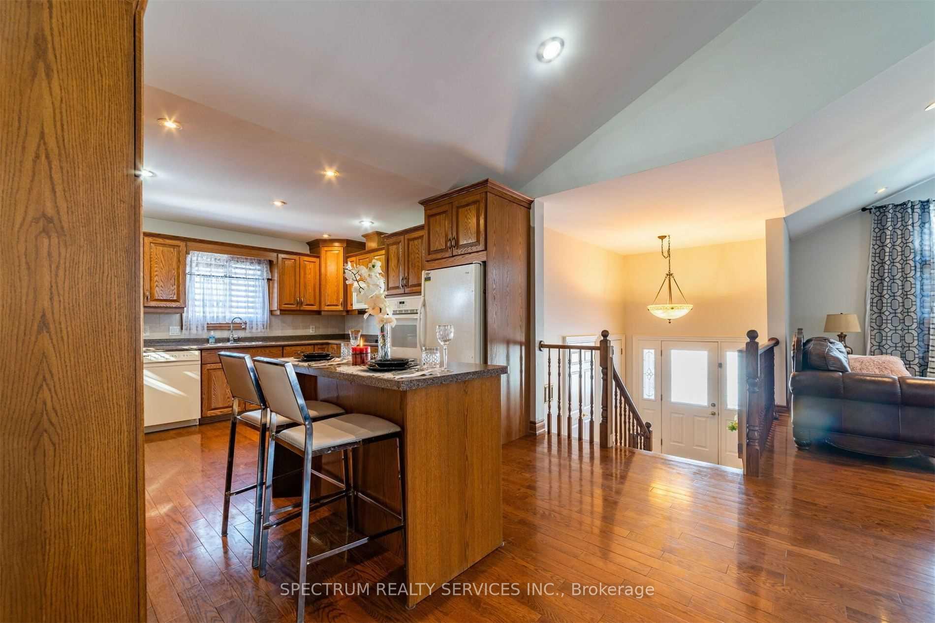 Photo 13 of 8112 Beaver Glen Drive, Niagara Falls, Ascot — HOMEH