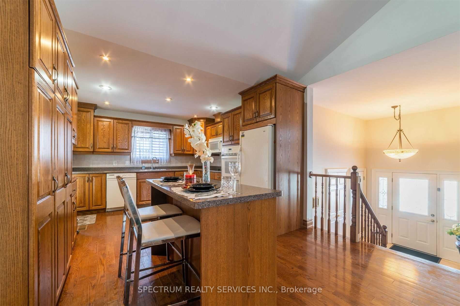 Photo 14 of 8112 Beaver Glen Drive, Niagara Falls, Ascot — HOMEH