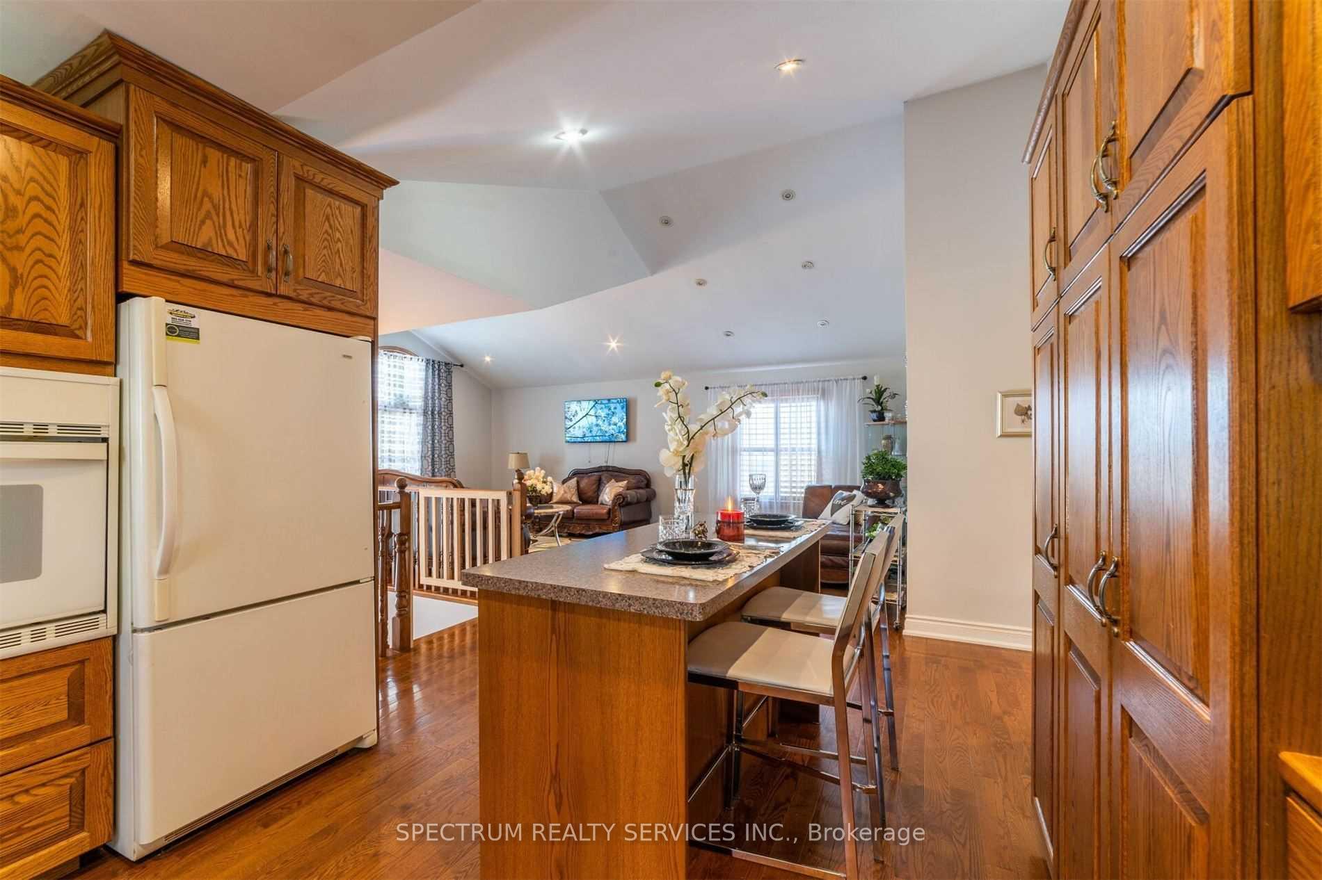 Photo 18 of 8112 Beaver Glen Drive, Niagara Falls, Ascot — HOMEH