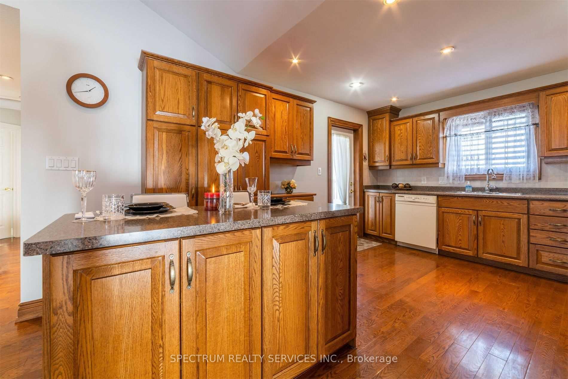 Photo 19 of 8112 Beaver Glen Drive, Niagara Falls, Ascot — HOMEH