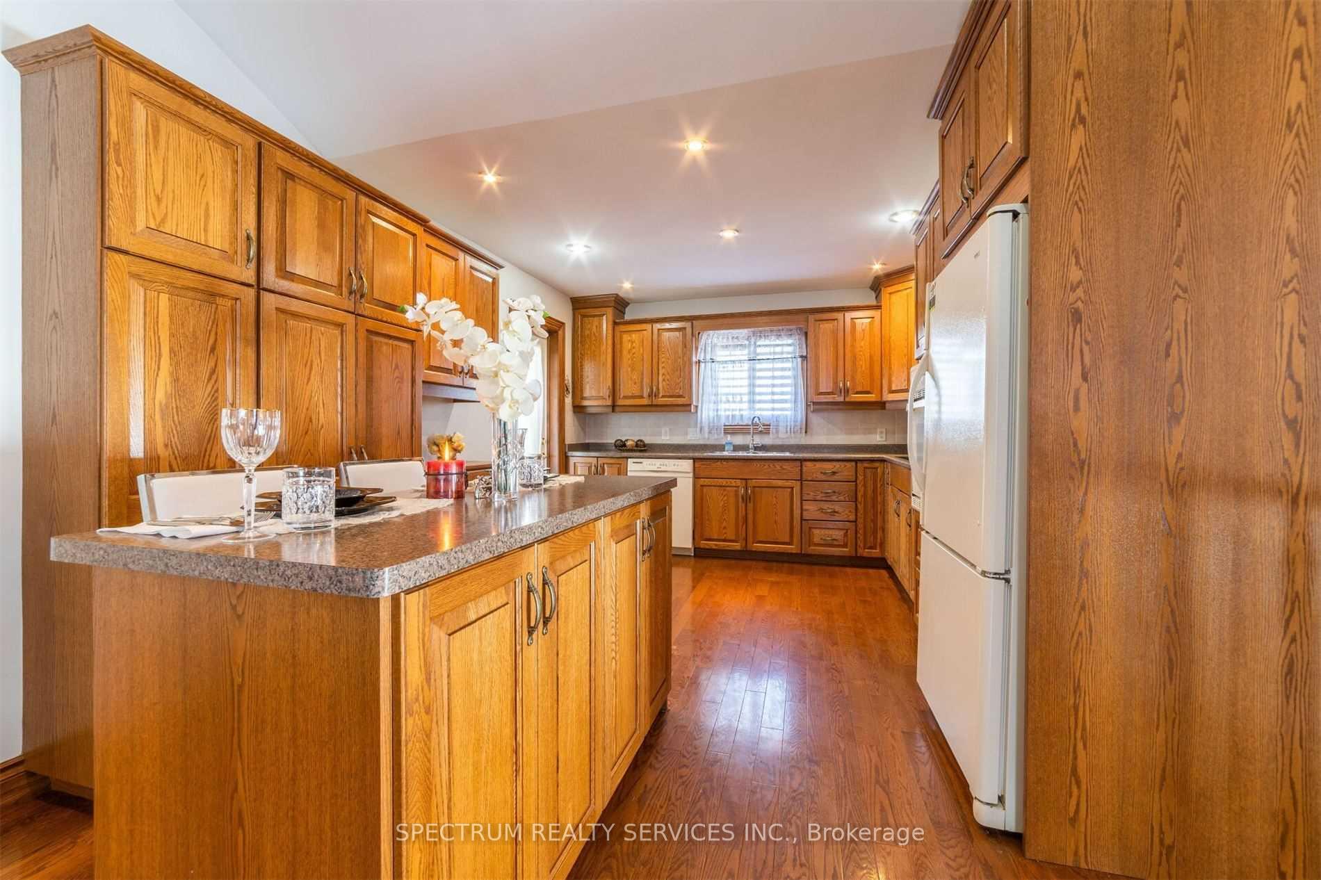 Photo 20 of 8112 Beaver Glen Drive, Niagara Falls, Ascot — HOMEH