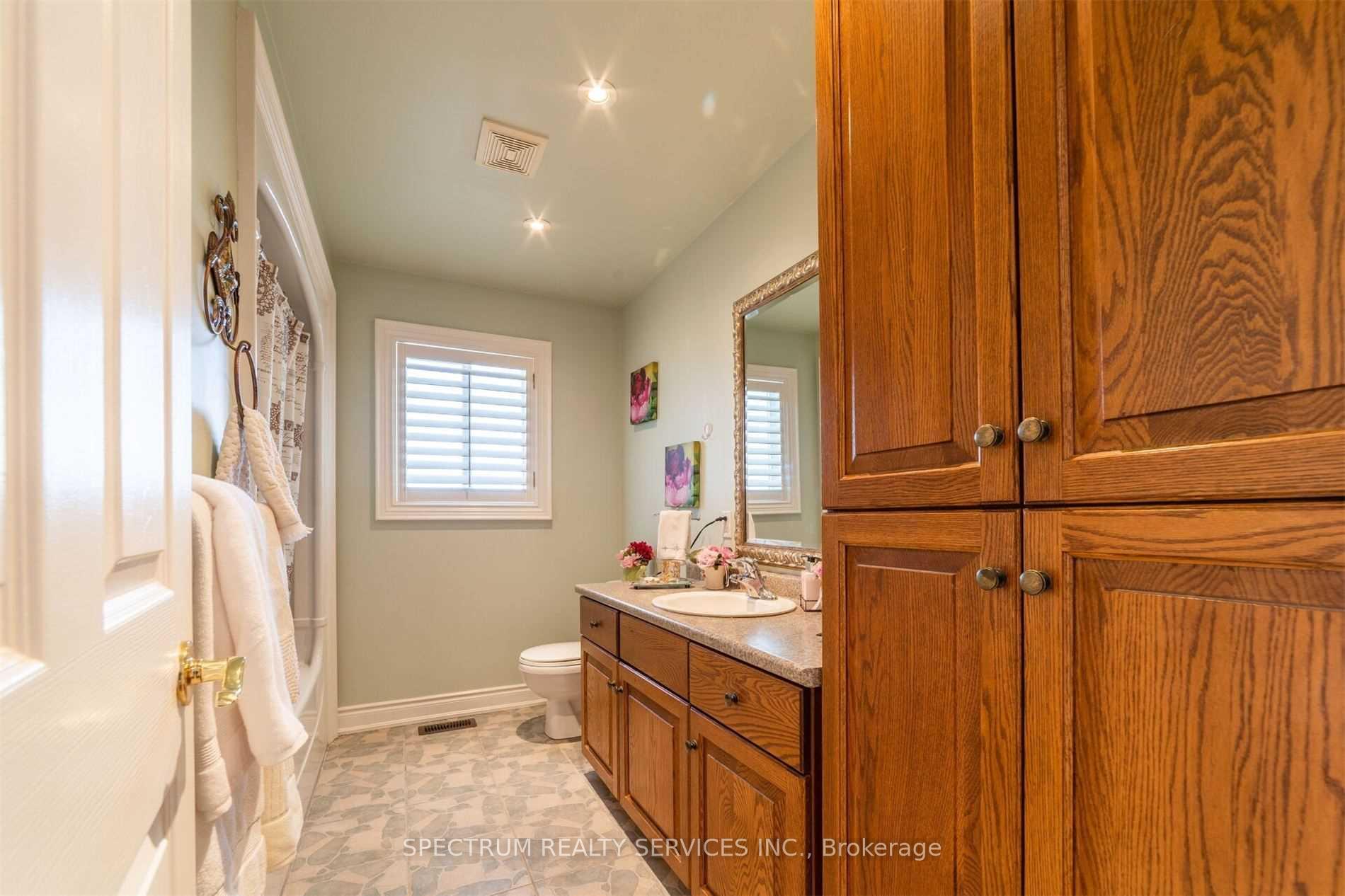 Photo 25 of 8112 Beaver Glen Drive, Niagara Falls, Ascot — HOMEH