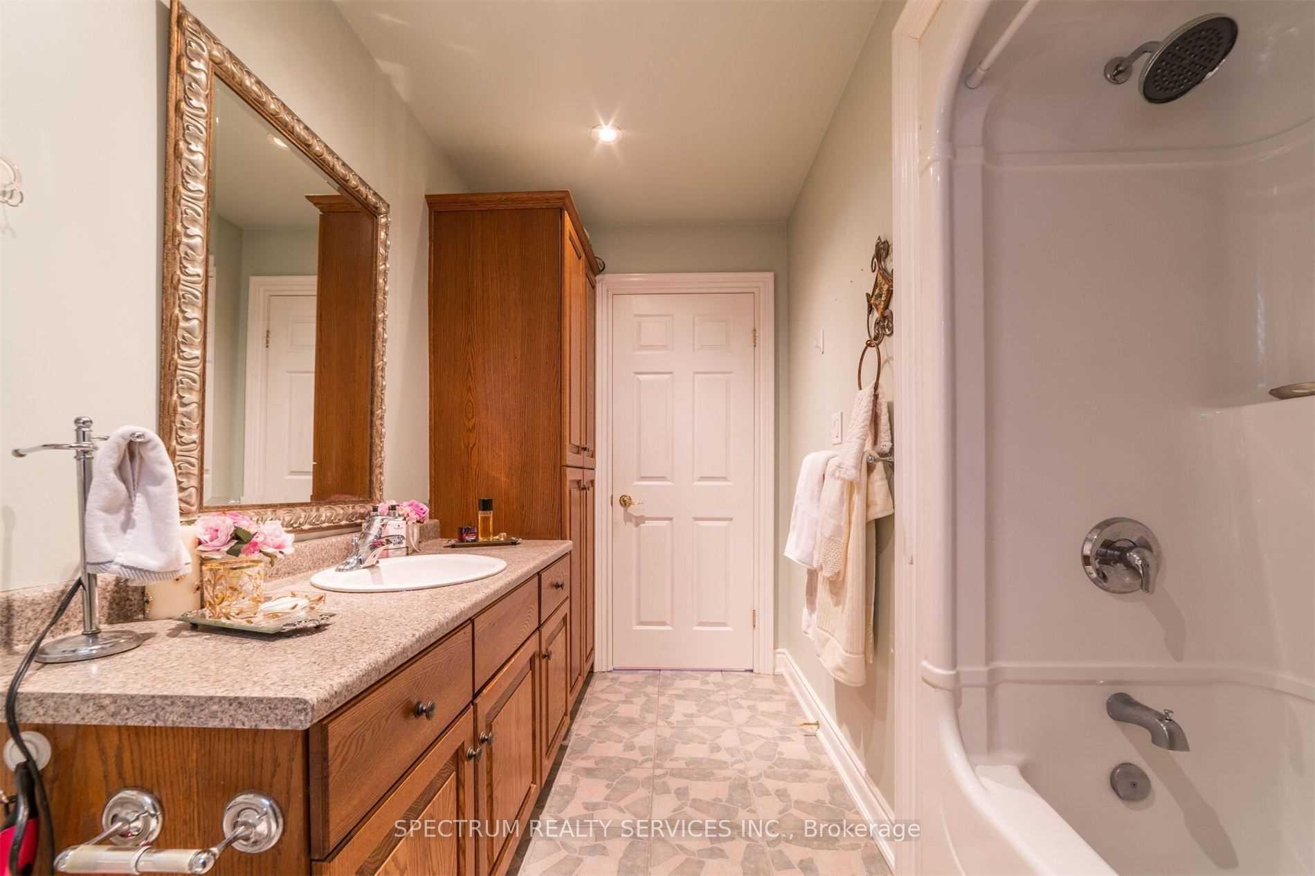 Photo 28 of 8112 Beaver Glen Drive, Niagara Falls, Ascot — HOMEH