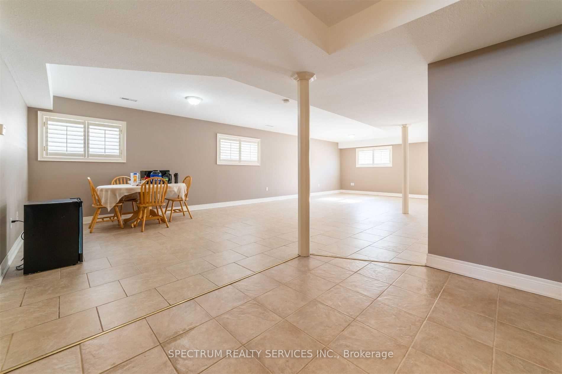 Photo 35 of 8112 Beaver Glen Drive, Niagara Falls, Ascot — HOMEH