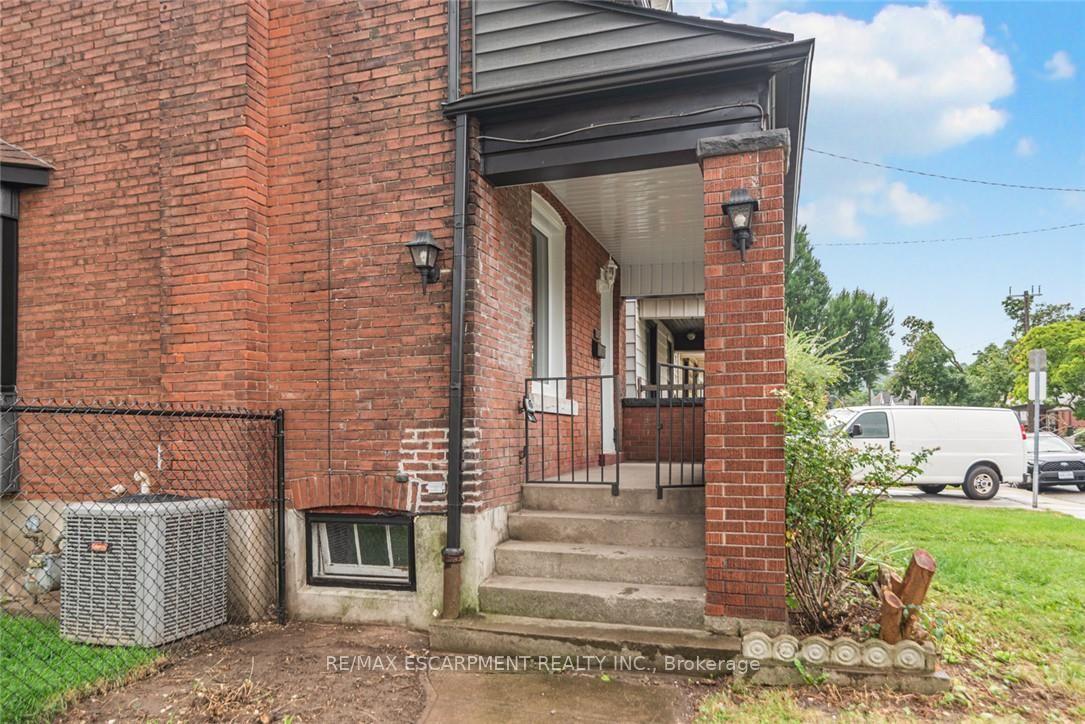 Photo 4 of 90 Belview Avenue, Hamilton, Crown Point — HOMEH