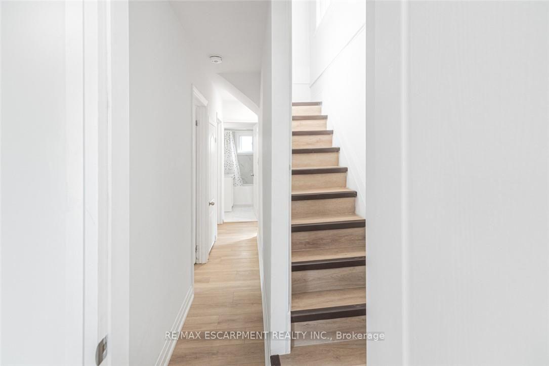 Photo 18 of 90 Belview Avenue, Hamilton, Crown Point — HOMEH