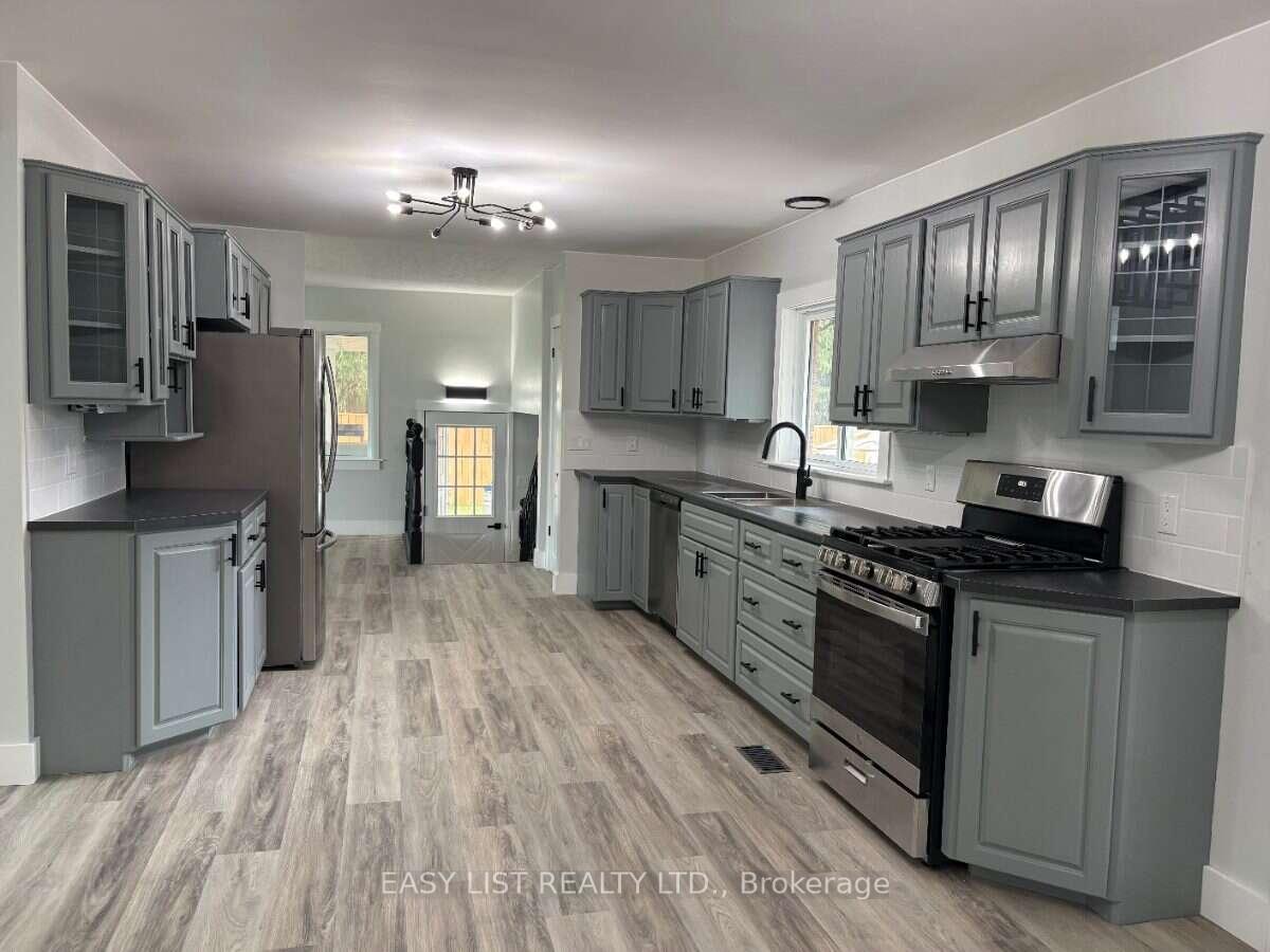 Photo 33 of 21 Bruce Rd 22, Brockton — HOMEH