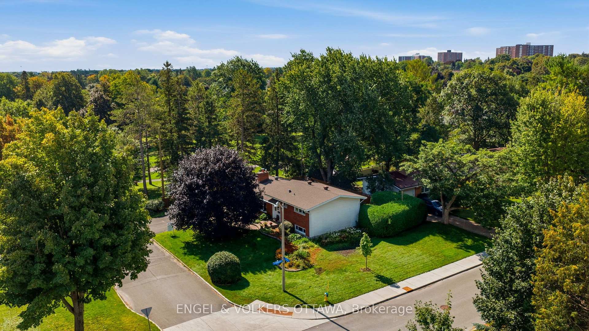 Photo 3 of 20 Parthia Avenue, Ottawa, City View/Skyline/Fisher Heights/Parkwood Hills — HOMEH